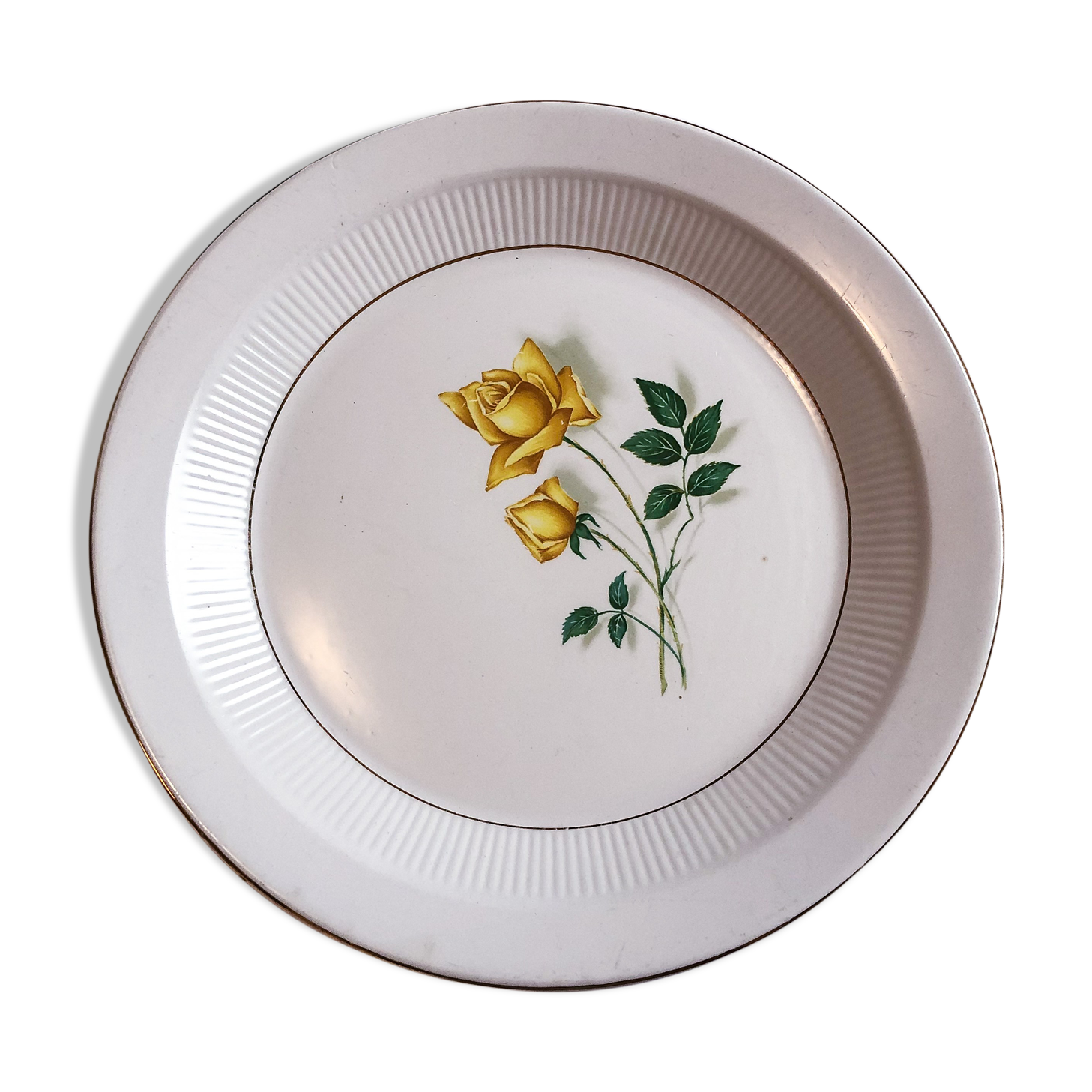 Porcelain dish decorated with yellow mill of Wolves