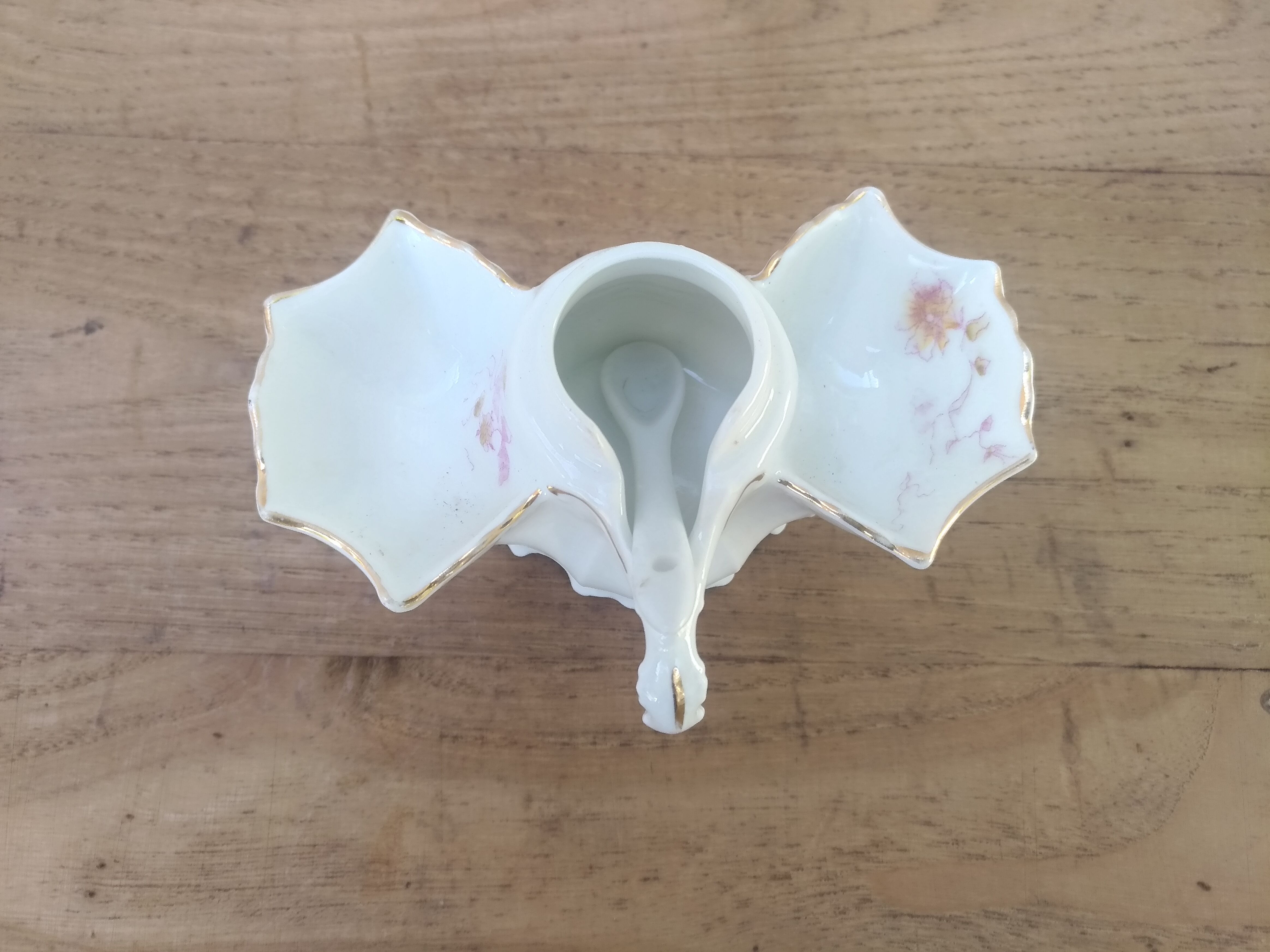 Porcelain saleron