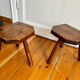 Paire de tabourets tripodes artisanaux