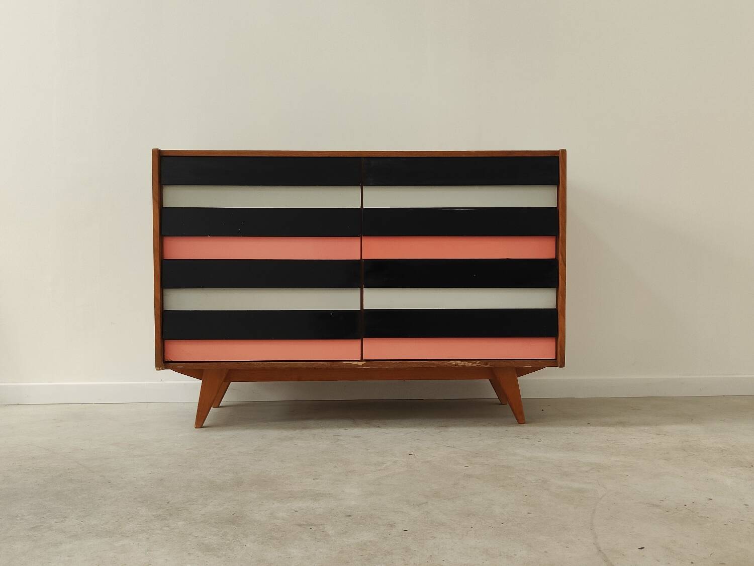 U-453 pink chest of drawers with 8 drawers by Jiri Jiroutek for Interier Praha 1960