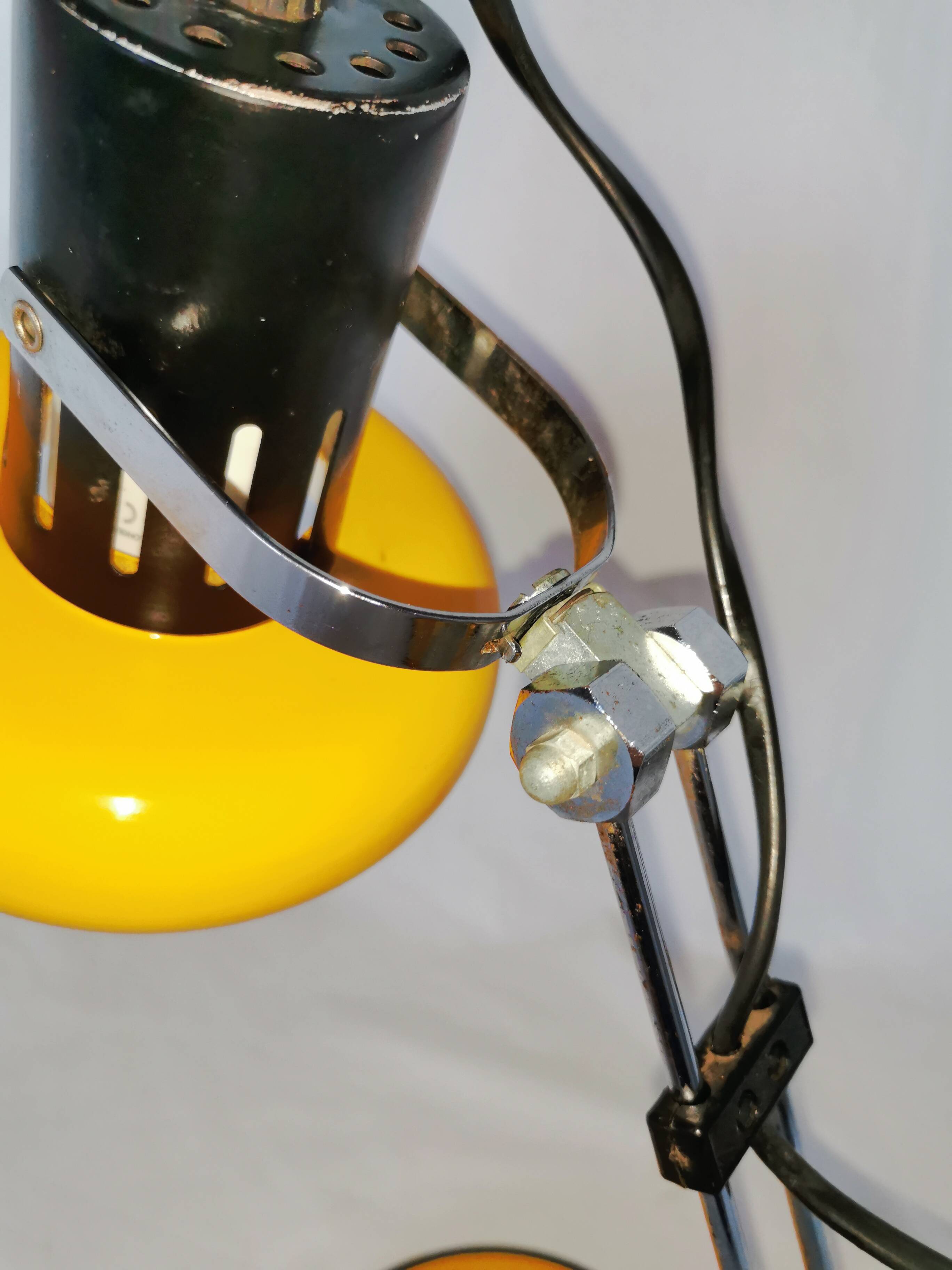 Articulated lamp in lacquered steel, Aluminor, France, 1980.
