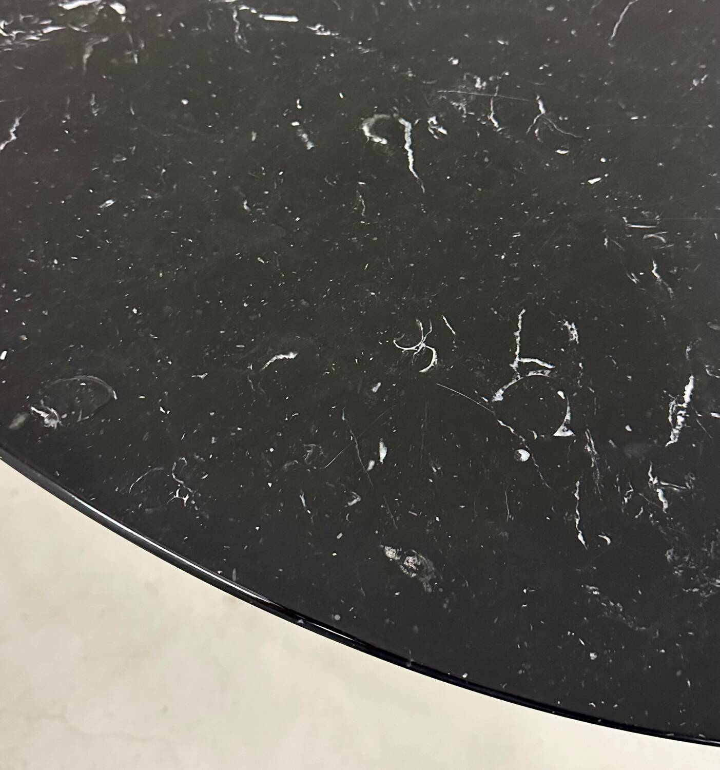 Eero Saarinen Tulip Dining Table by Knoll in black Marble