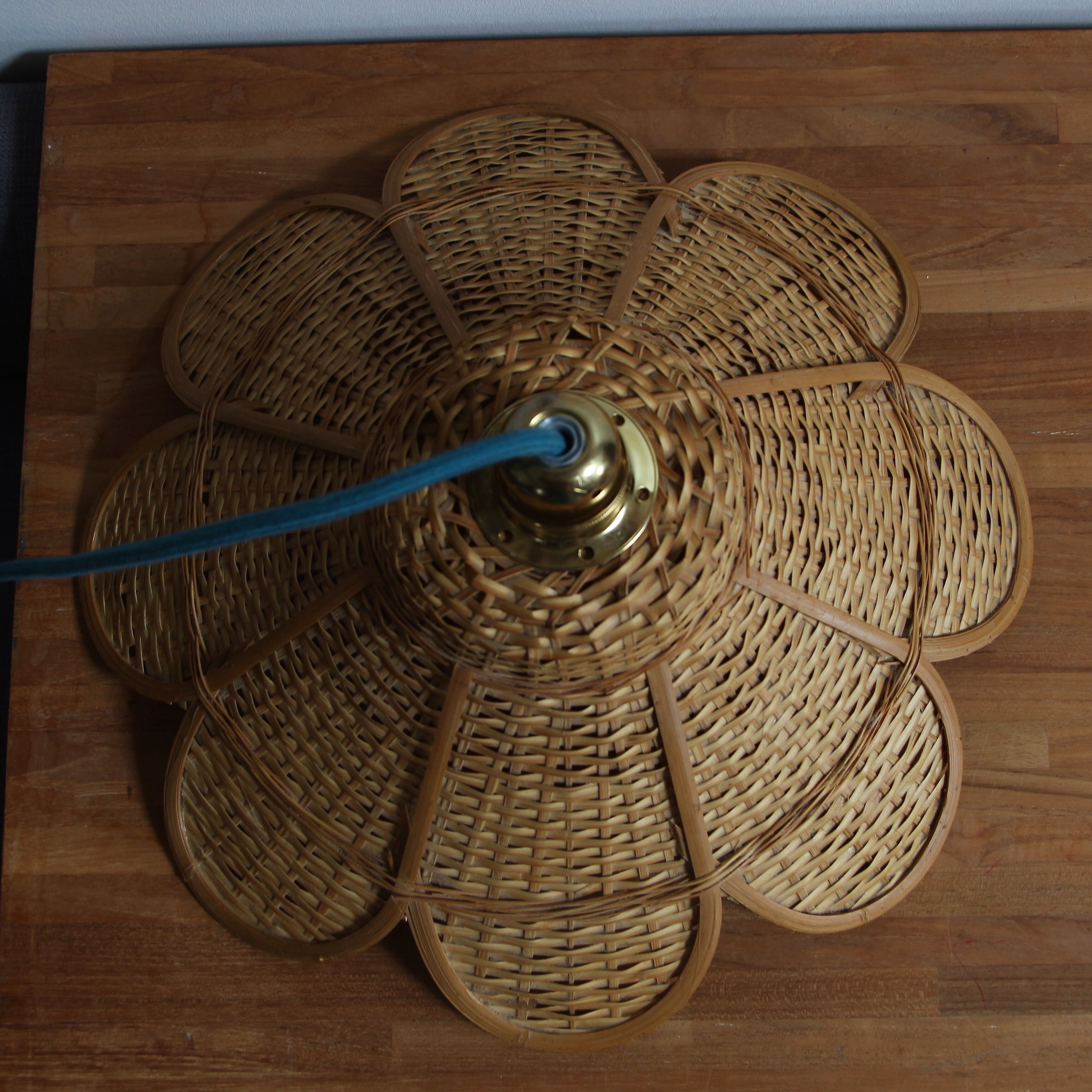 Rattan flower suspension