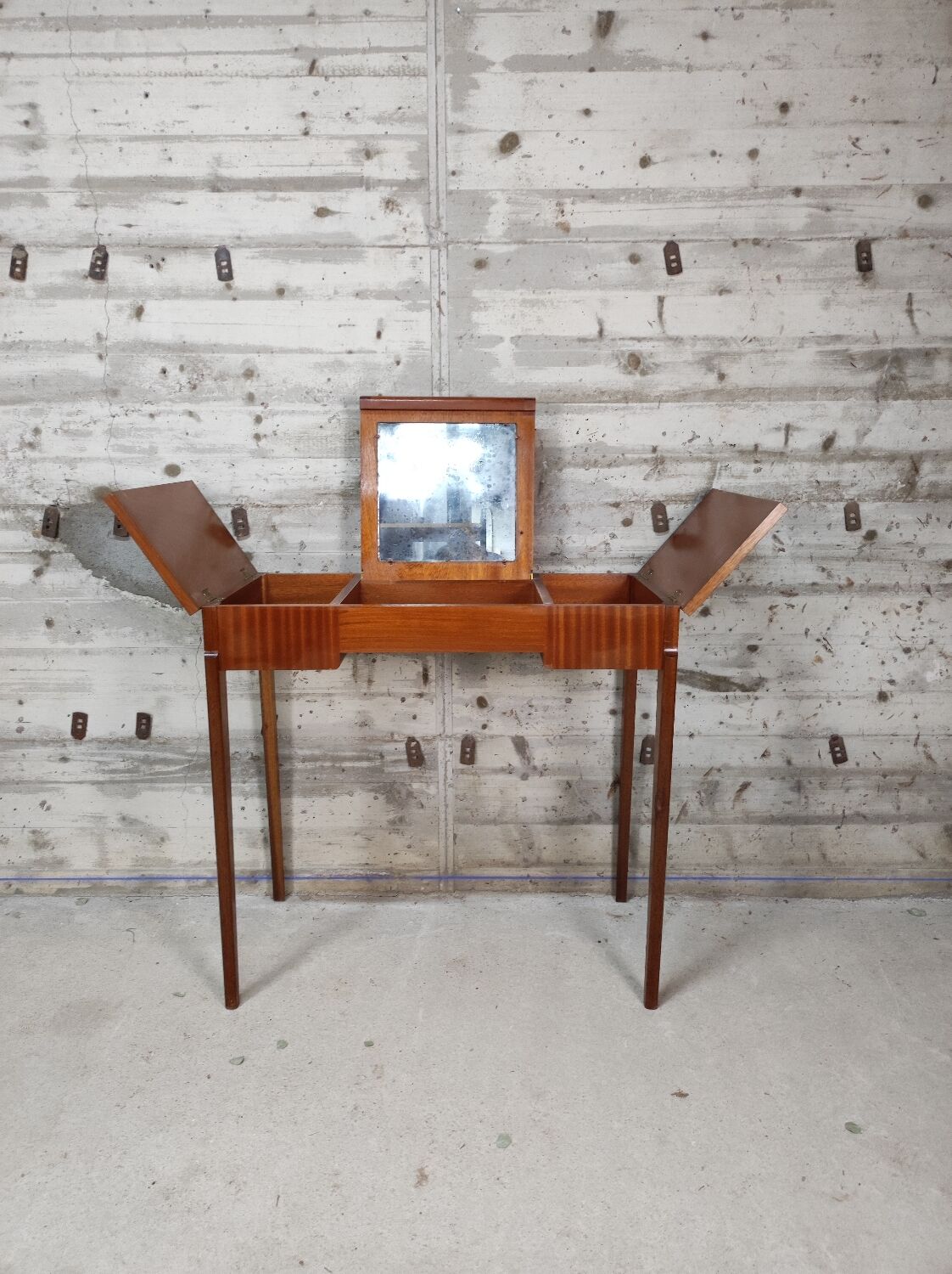 Wooden dressing table