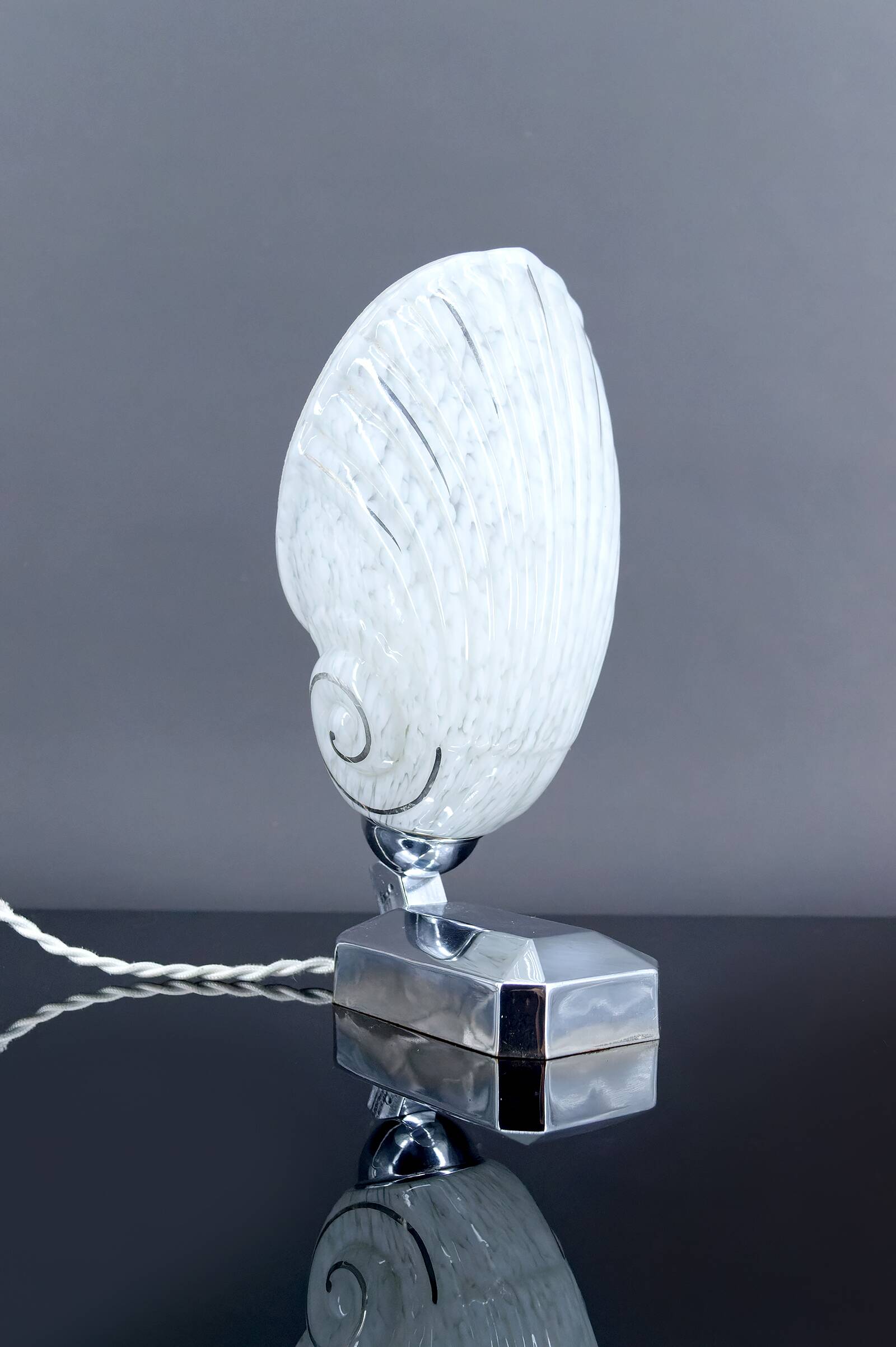 Modernist Art Deco "Coquillage" lamp, France, circa 1930