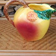 Jug in slipware apple