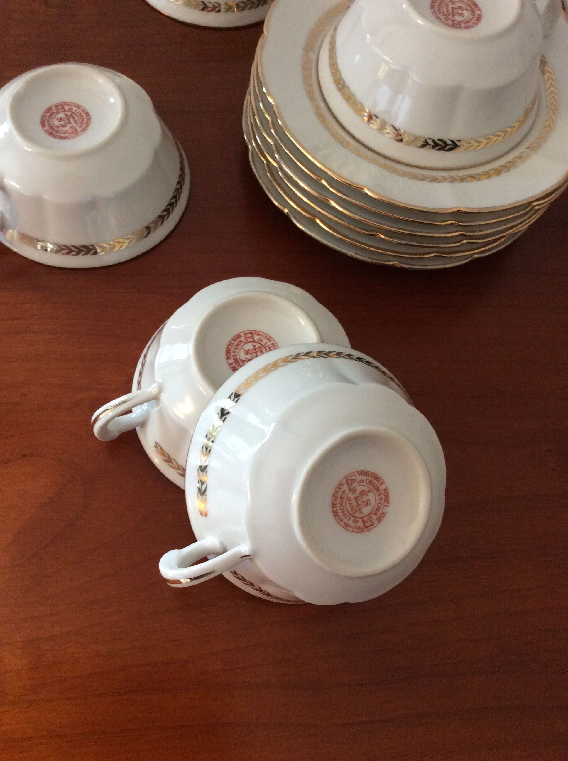 Lot de 7 tasses et 6 sous tasses Porcelaine pâte & émail Chartres s/Cher