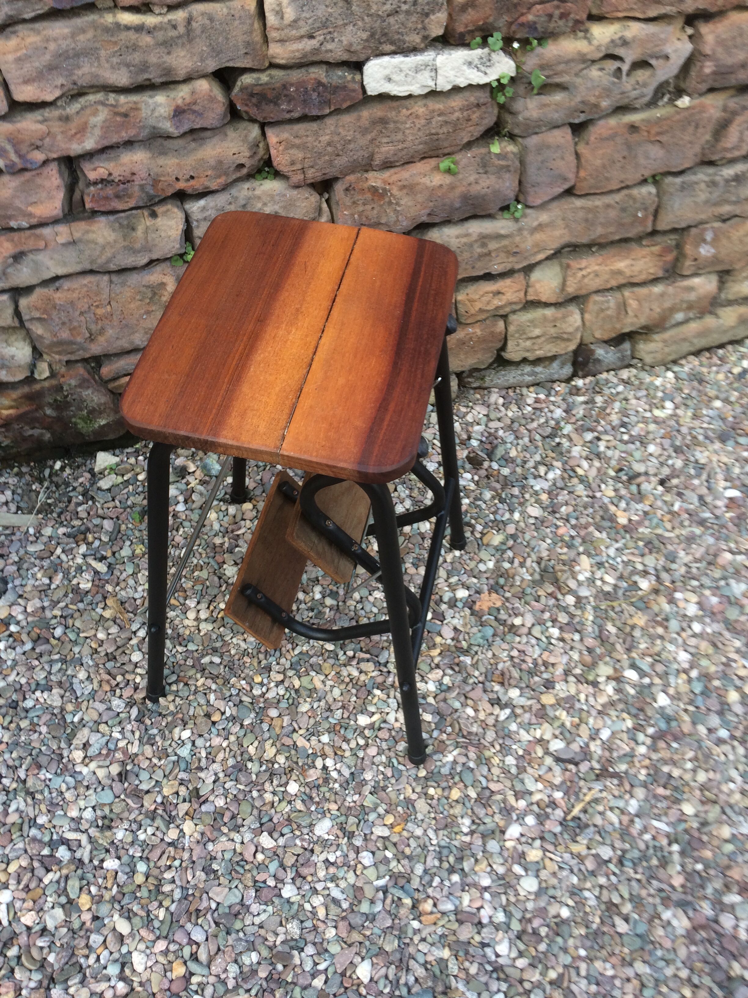 Market foot stool