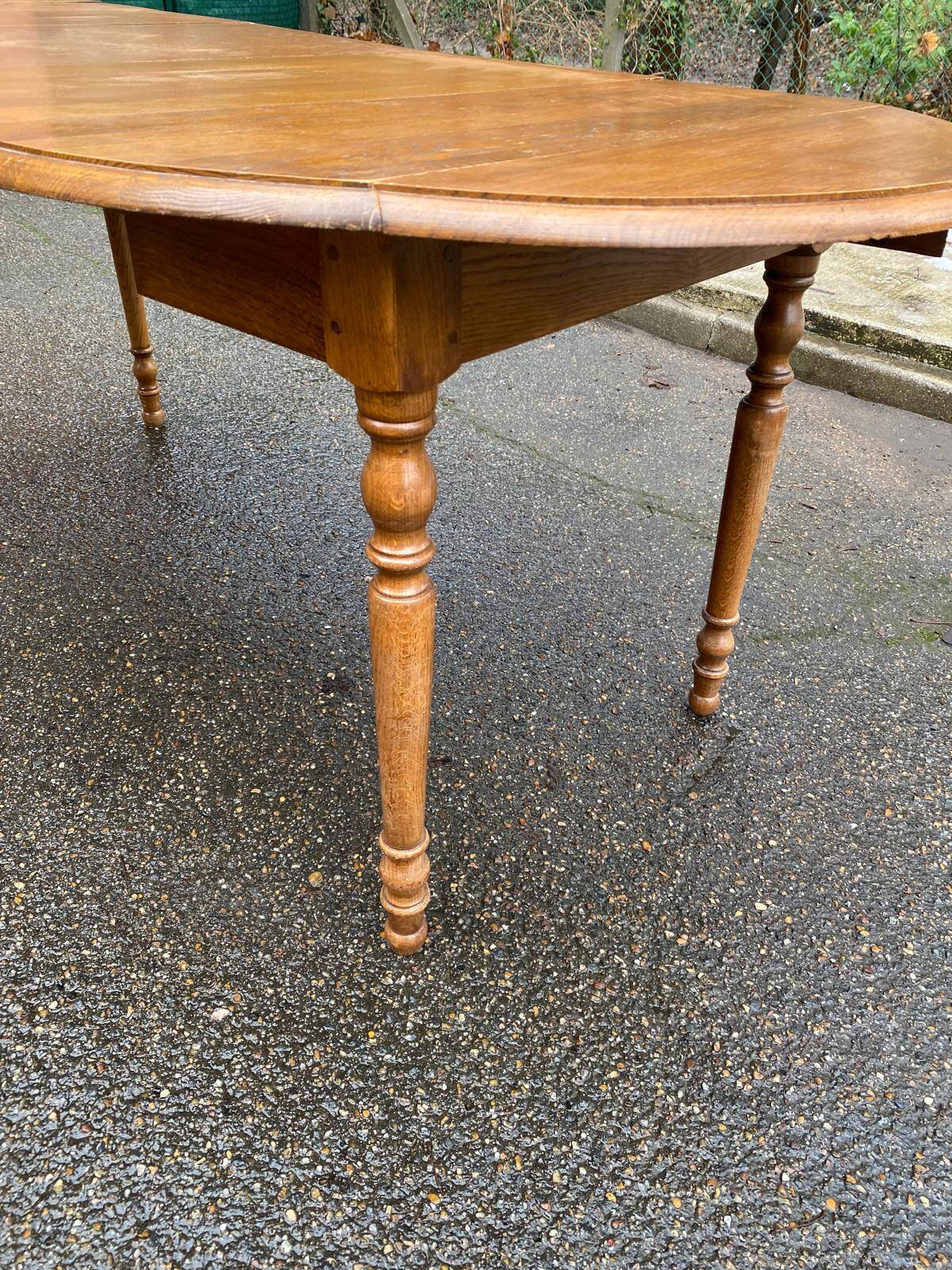 Round extendable dining table Louis Philippe 90cm with 2 extensions in oak.