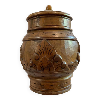 Wooden pot with Vintage sculptures