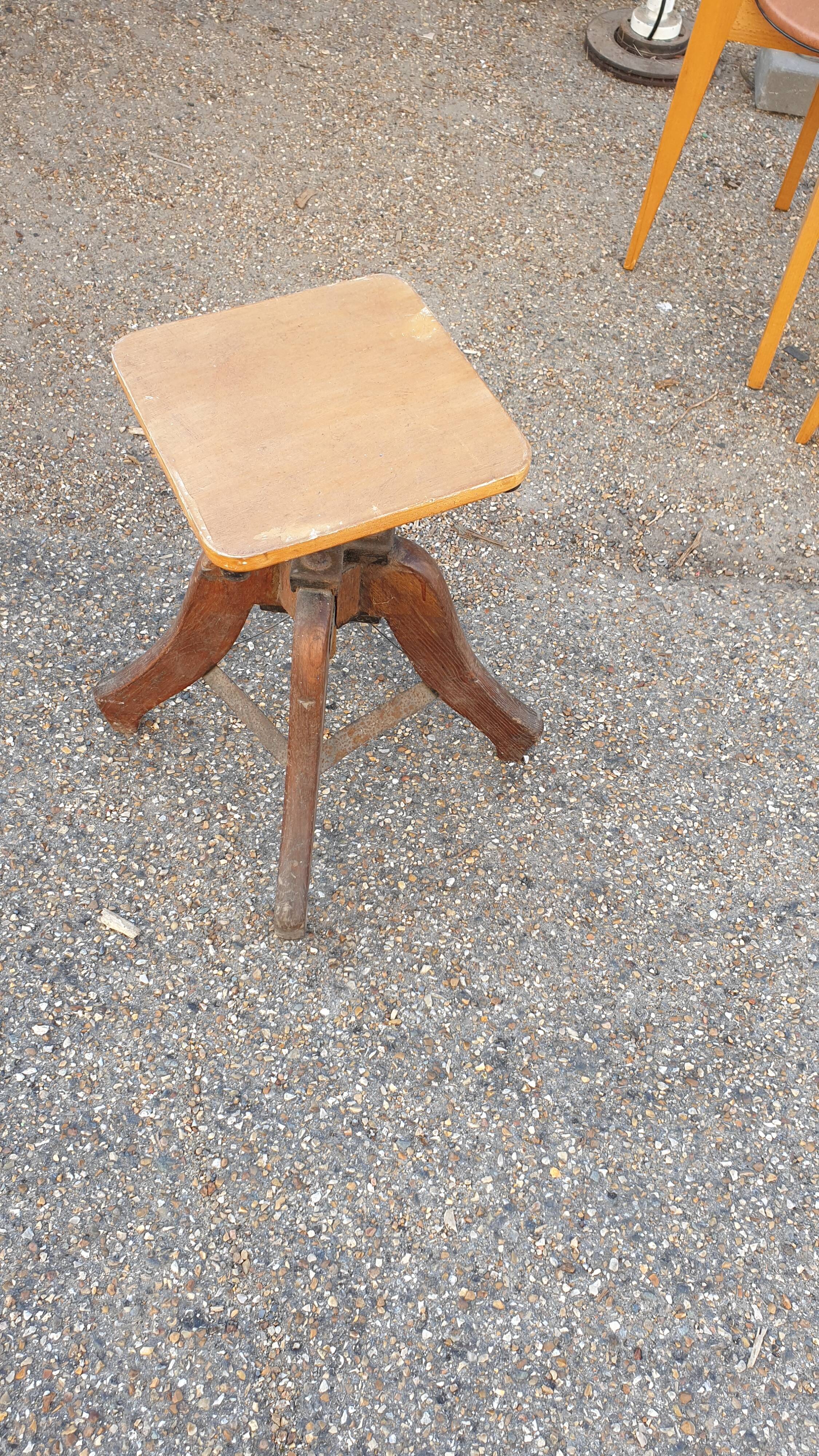 Workshop stool