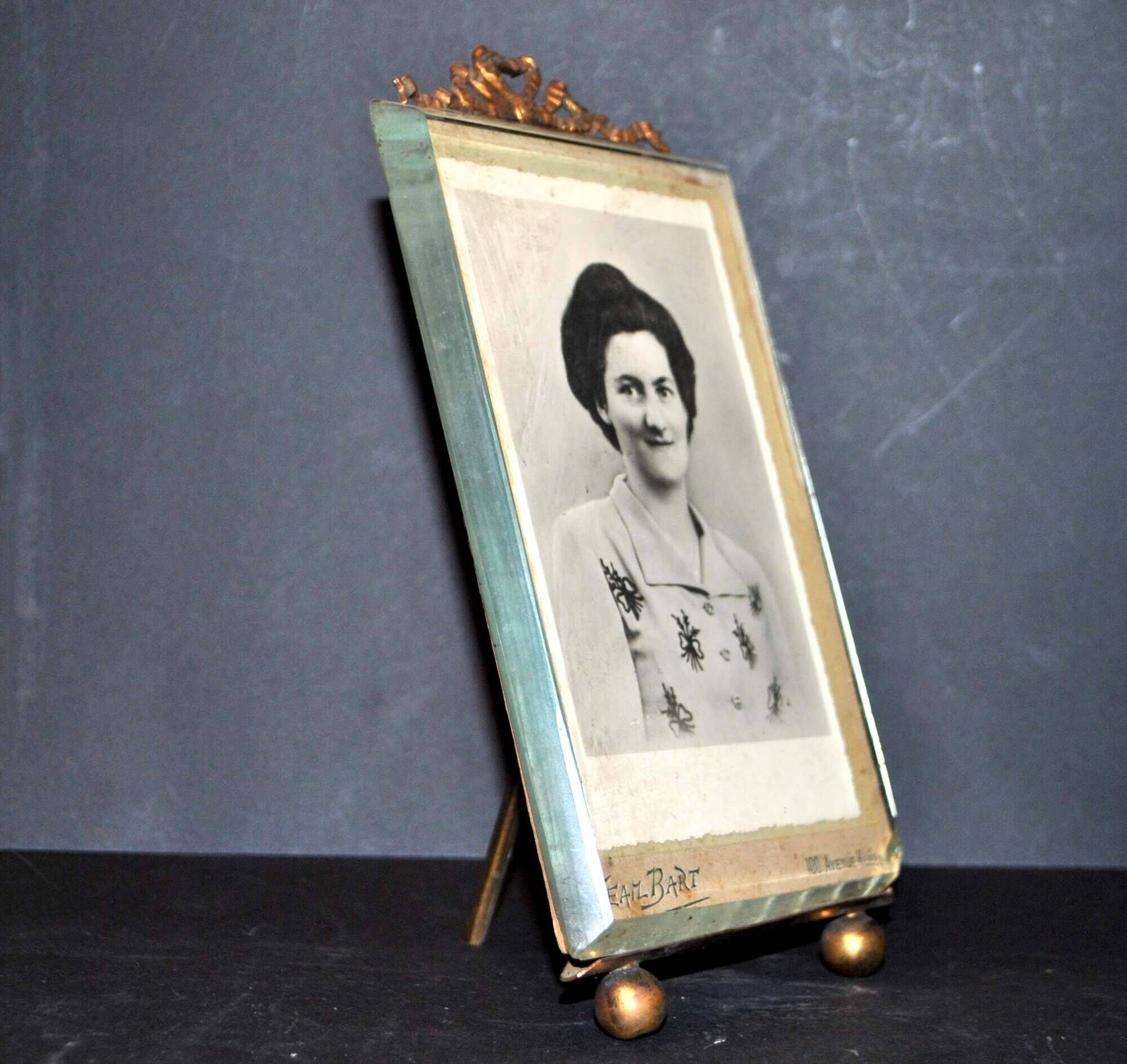 Old photo frame RIBBON KNOT brass and beveled glass 20.5x11