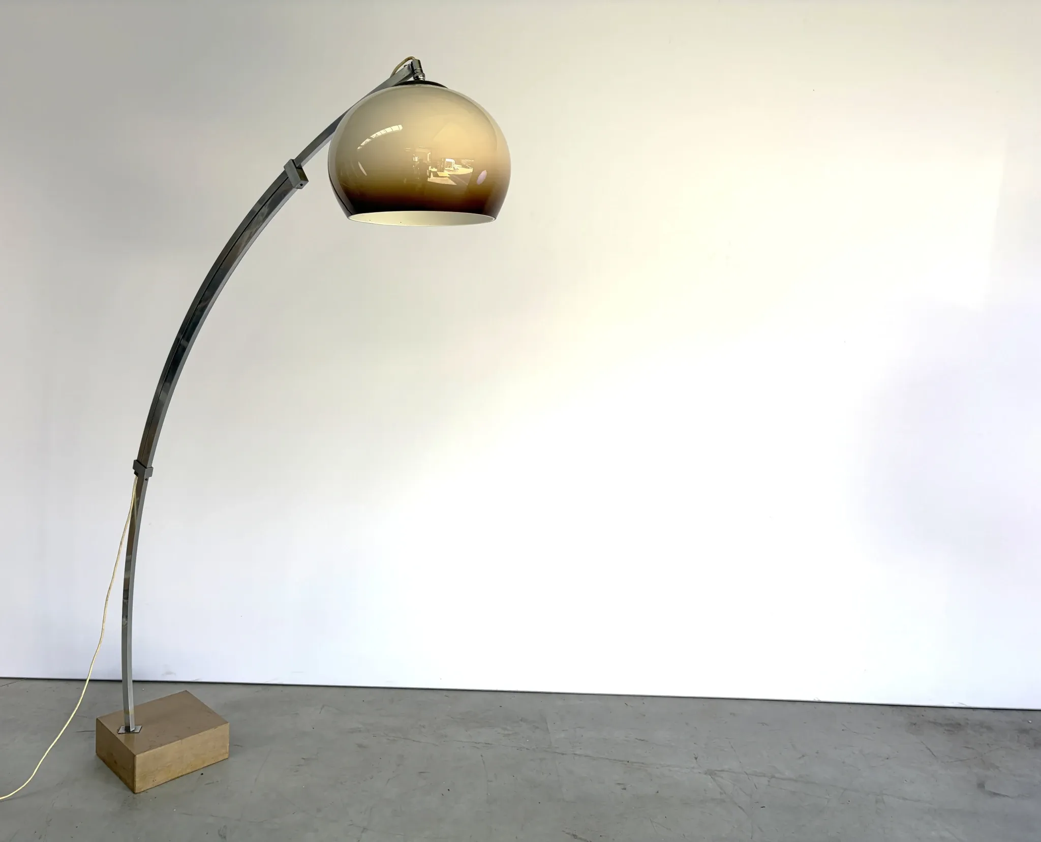 Grand lampadaire à arc extensible, années 1970