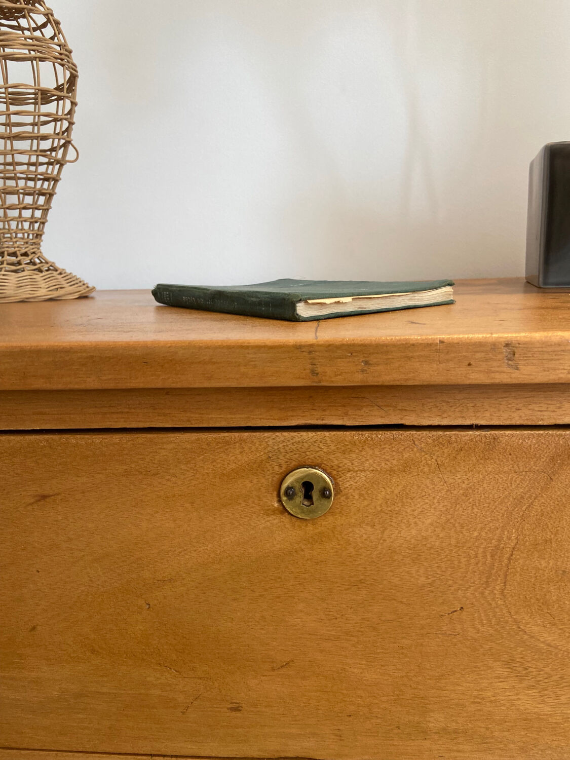 Antique chest of drawers