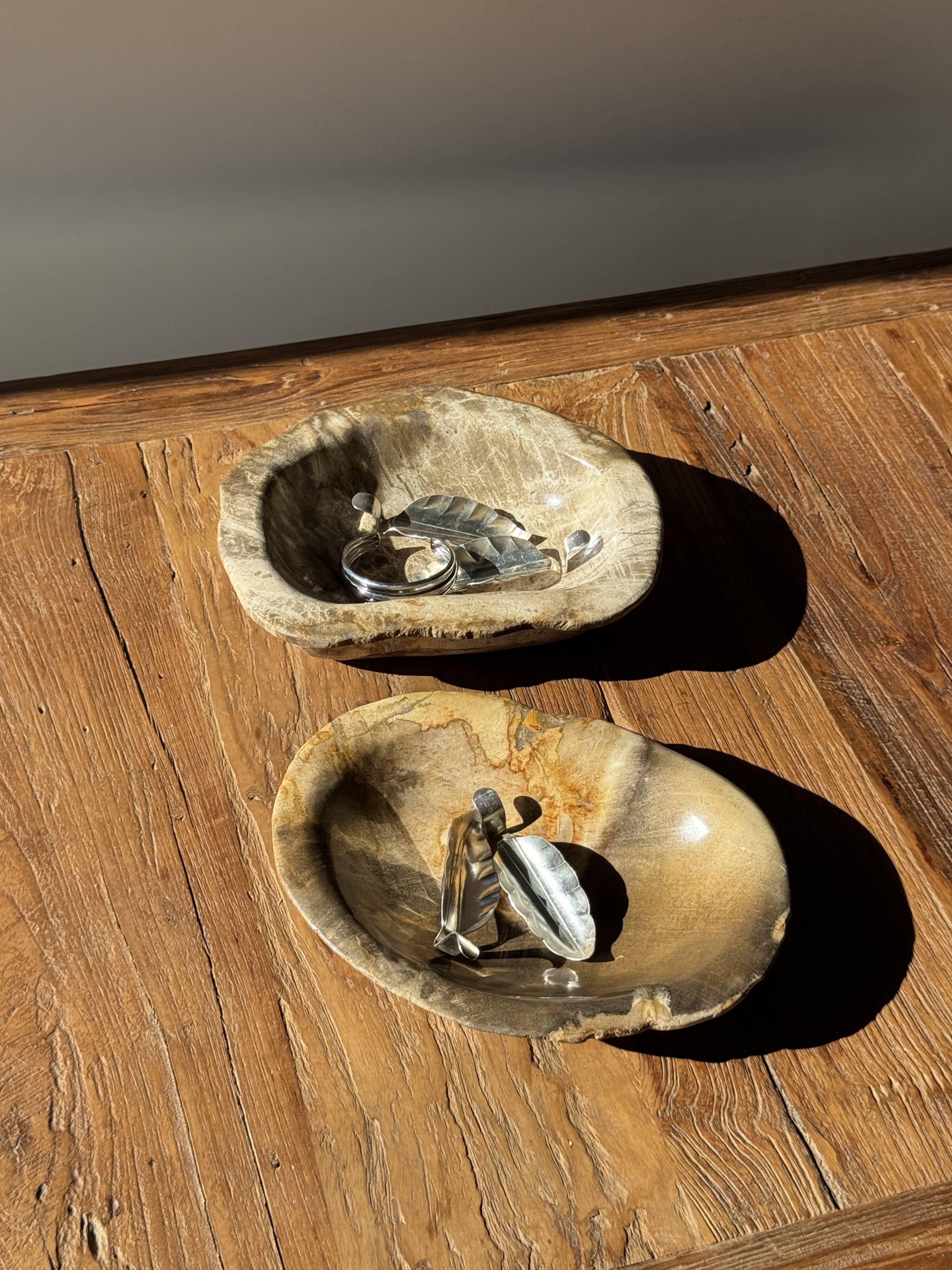 Dark beige oval petrified wood bowl 25x19 - 3782