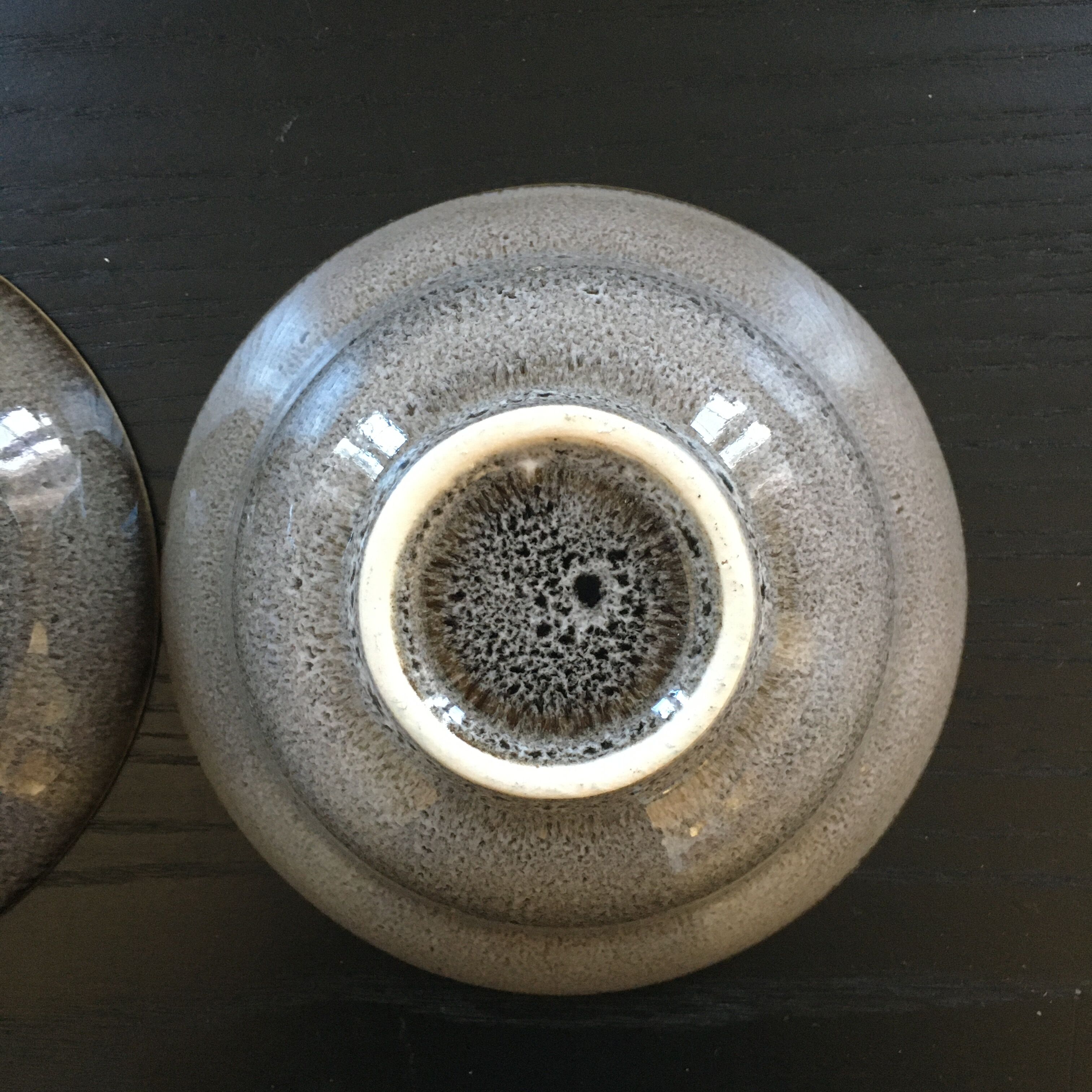 Lot 2 glazed stoneware cups