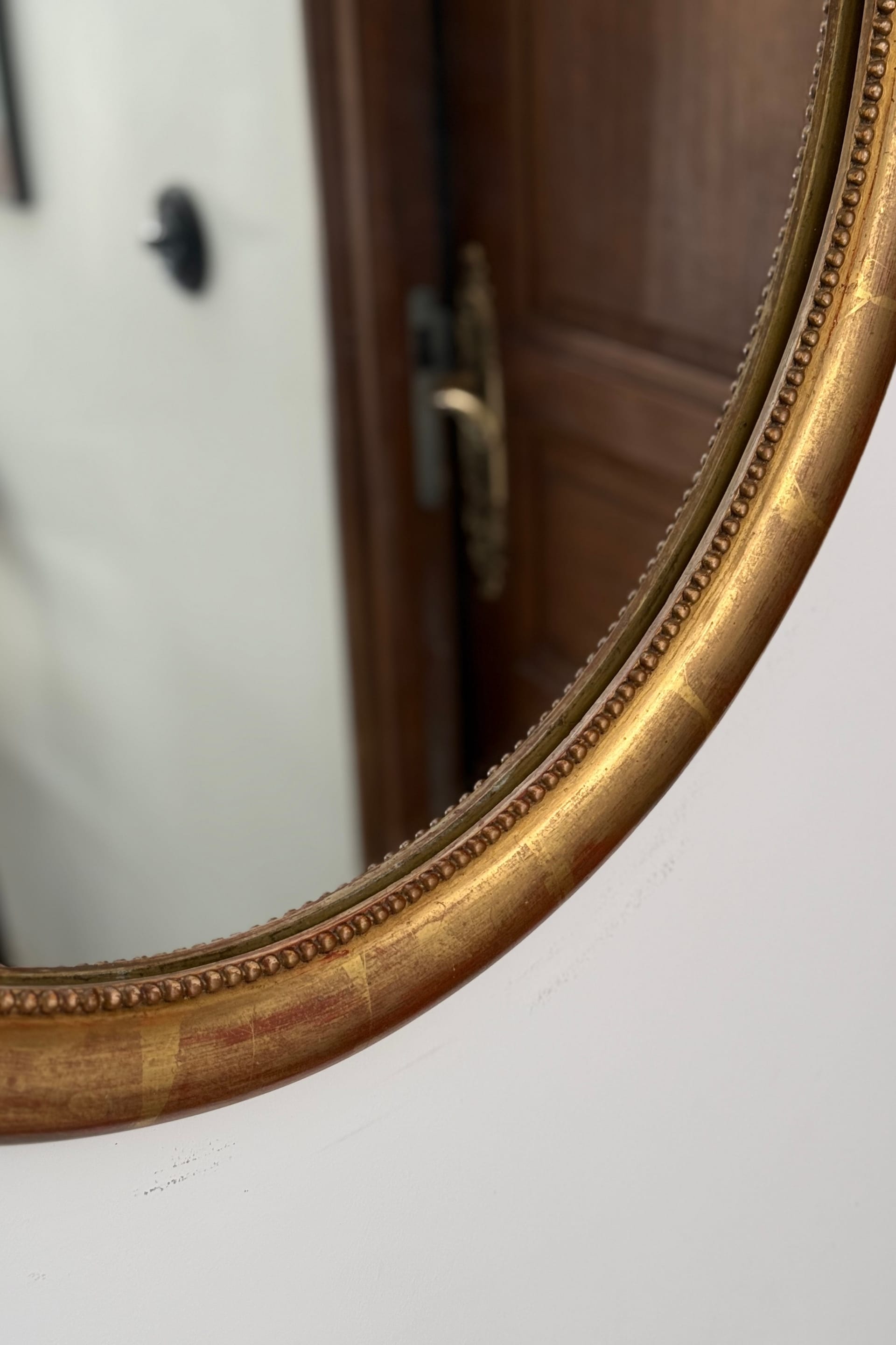 Oval mirror with gilded wood, Napoleon III medallion.