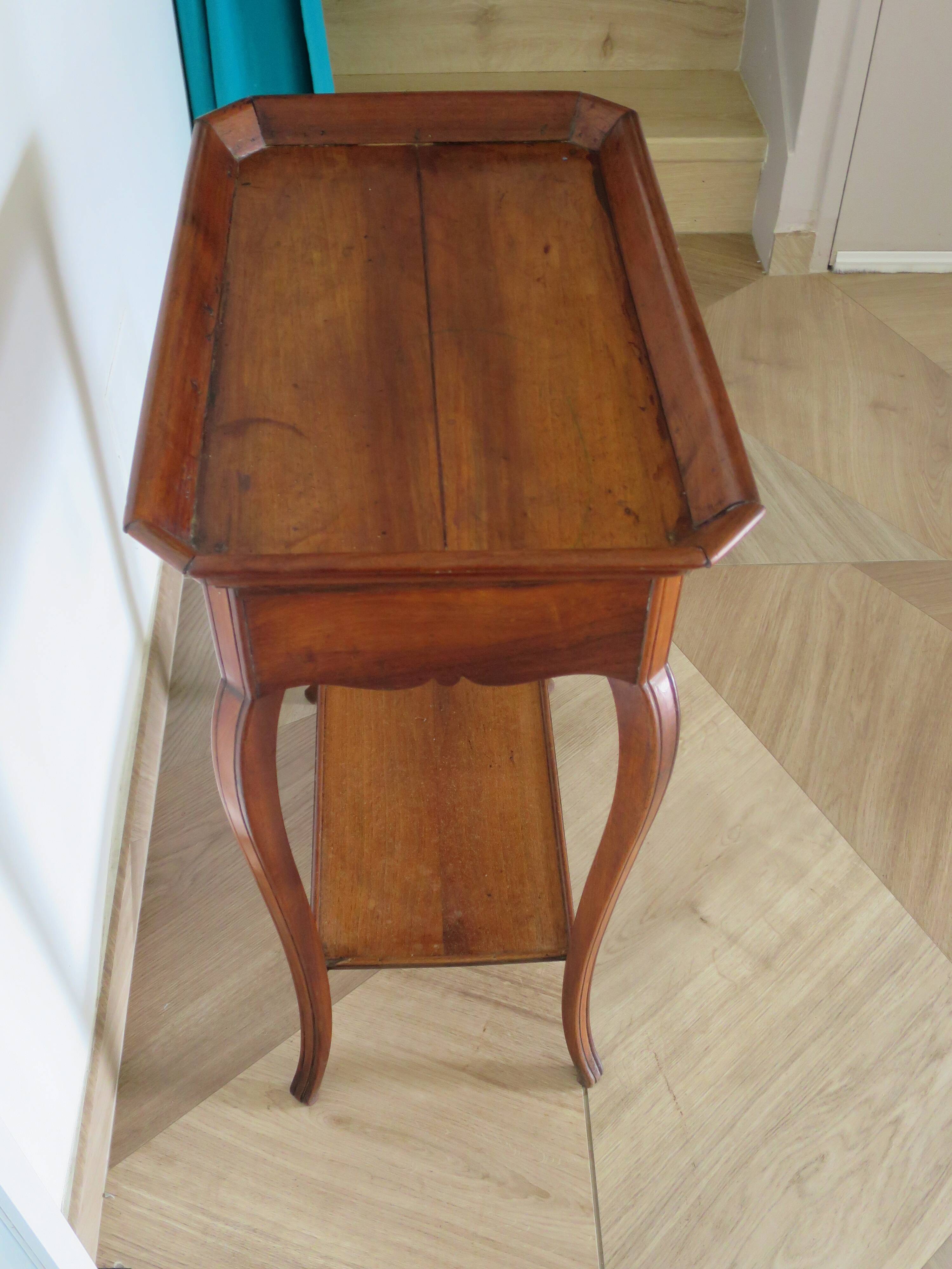 Side table – End table – Mahogany – Raised edge top – 1 drawer