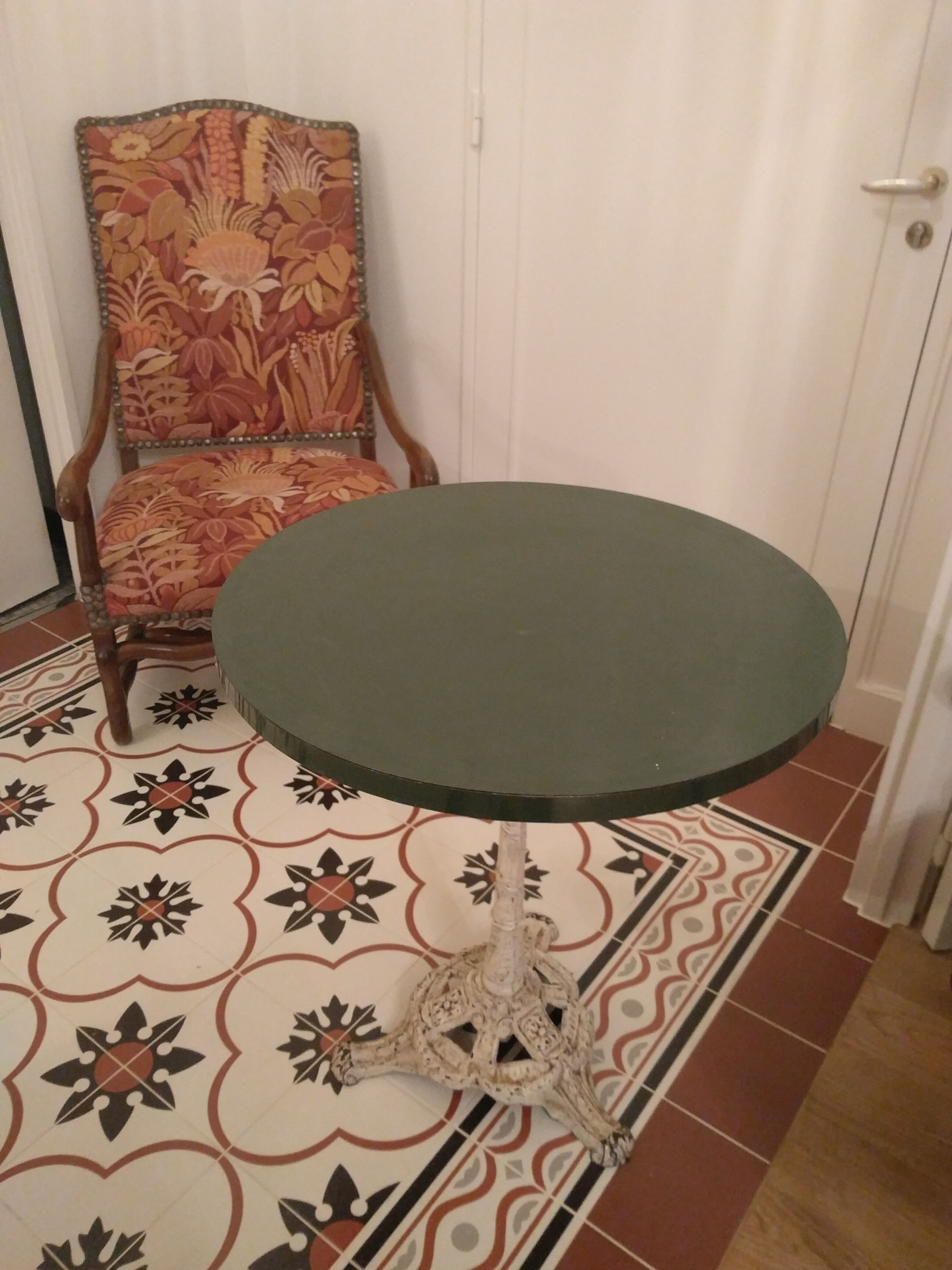 Round Bistro Table