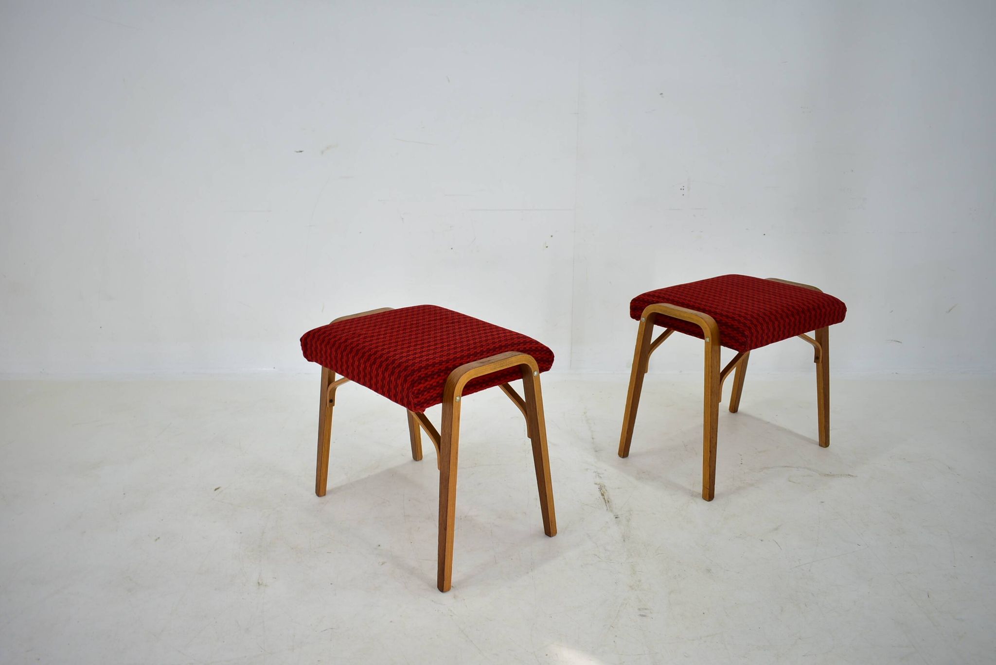 Tabourets en hêtre Ludvik Volak des années 1960 par Drevopodnik Holesov, Tchécoslovaquie