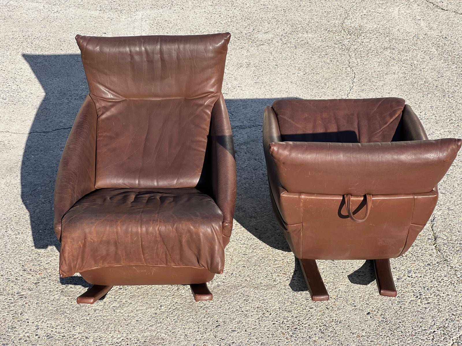 Pair of rocking chairs by De Sede, Switzerland 1970 in brown buffalo leather.