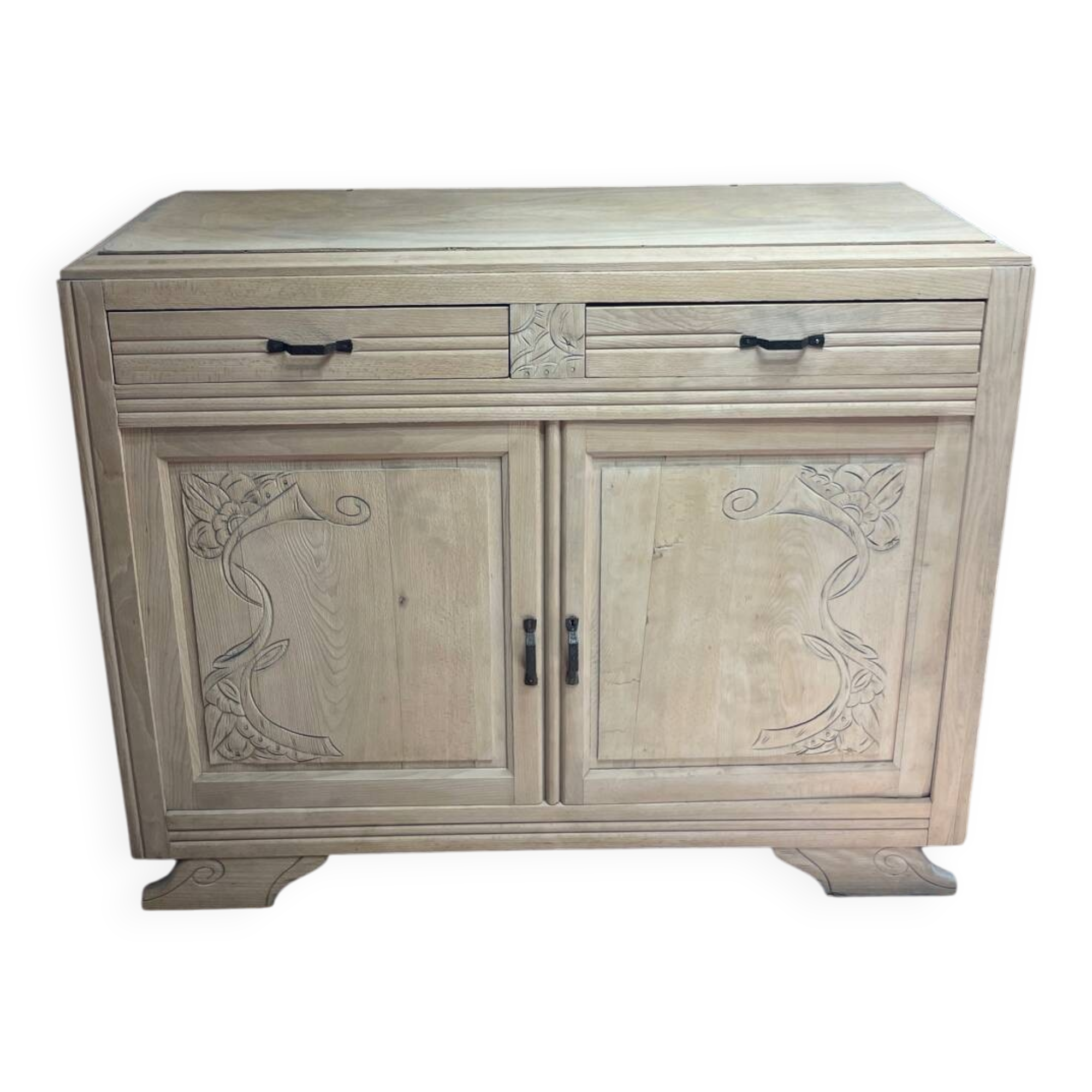 Buffet en hêtre massif sculpté – aérogommé, décapé, sablé