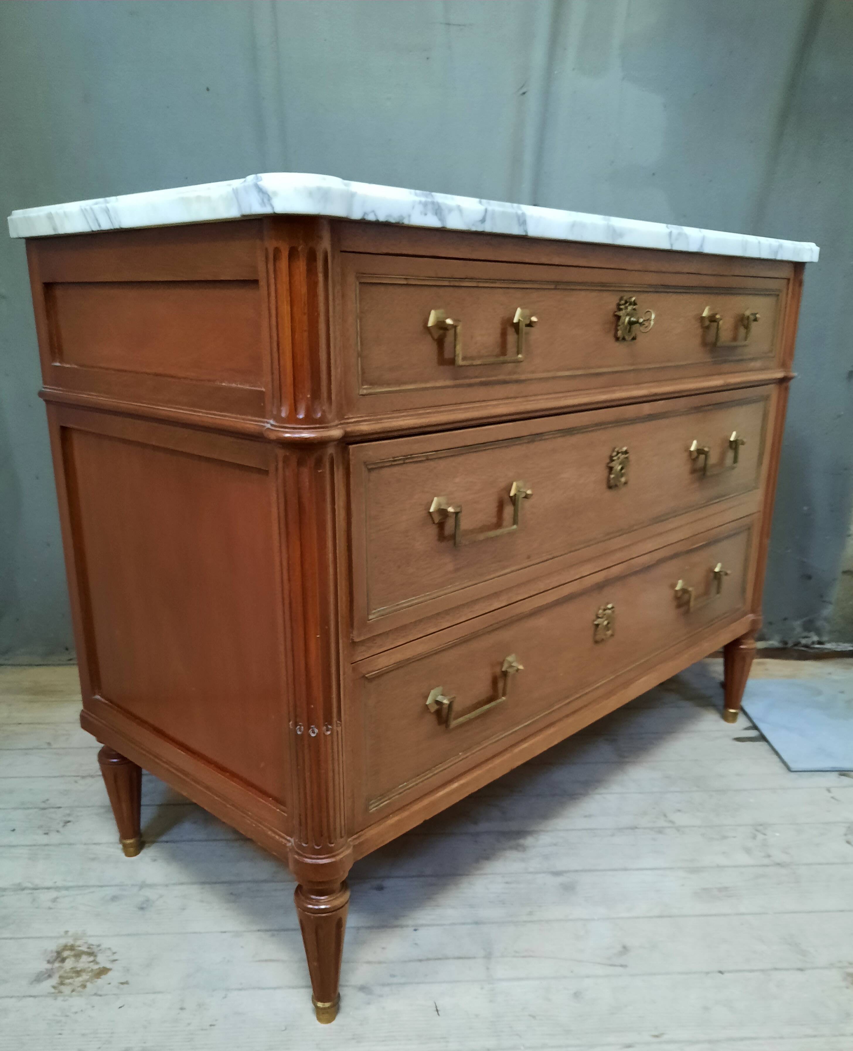 Commode  style Louis XVI