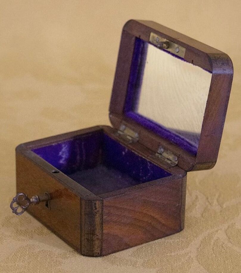 Jewel Box, Mahogany, Louis Philippe Period, NINETEENTH CENTURY