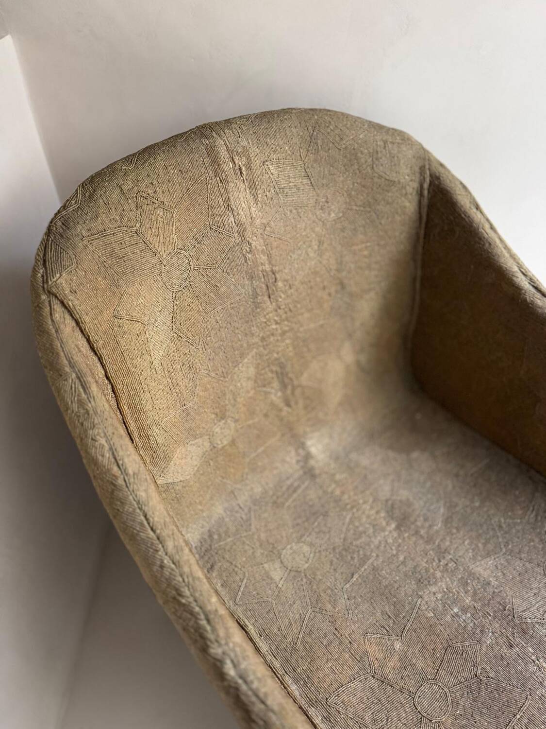 Fauteuil perlé doré -nigeria