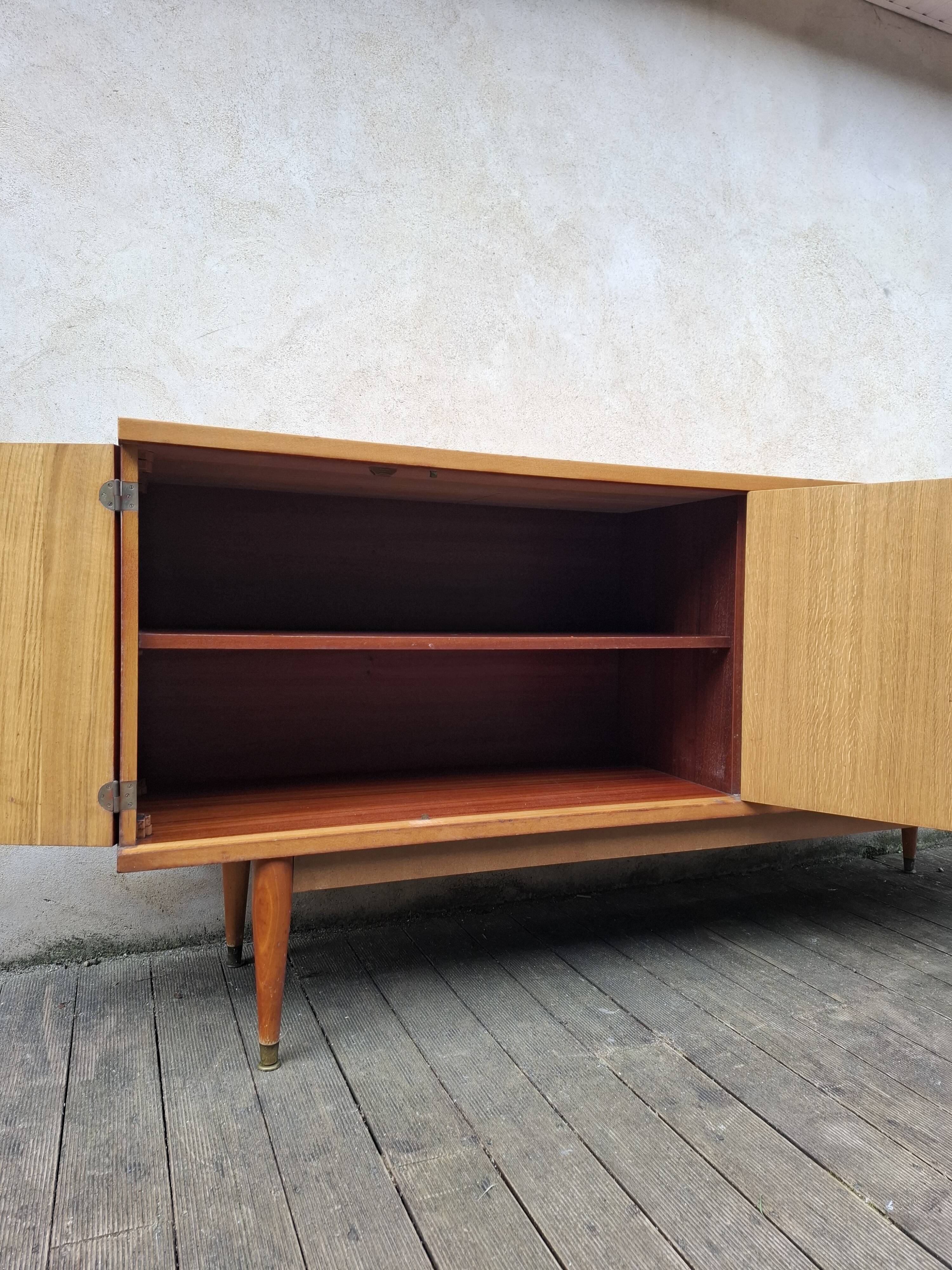 Vintage compass feet enfilade