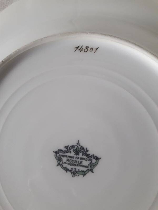 25cm Limoges scalloped plate