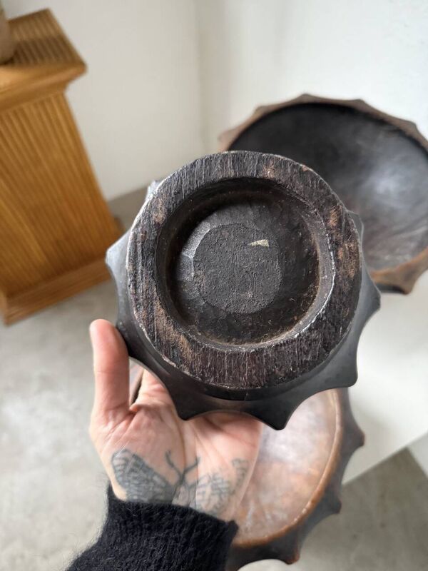 Plats brutalistes en bois, art populaire savoyard