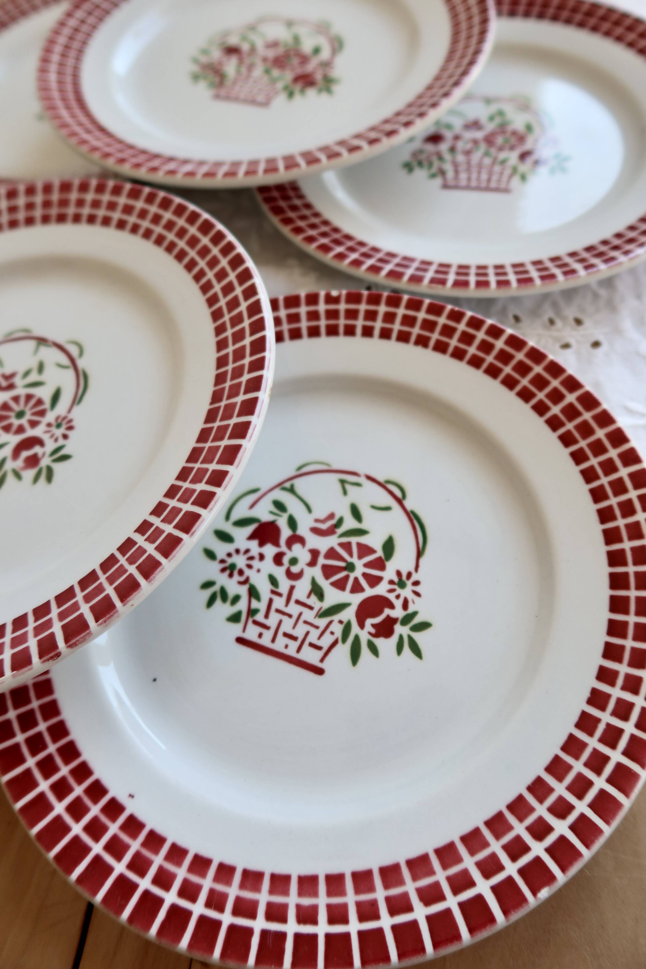 6 vintage dessert plates in Badonviller earthenware with floral decoration.