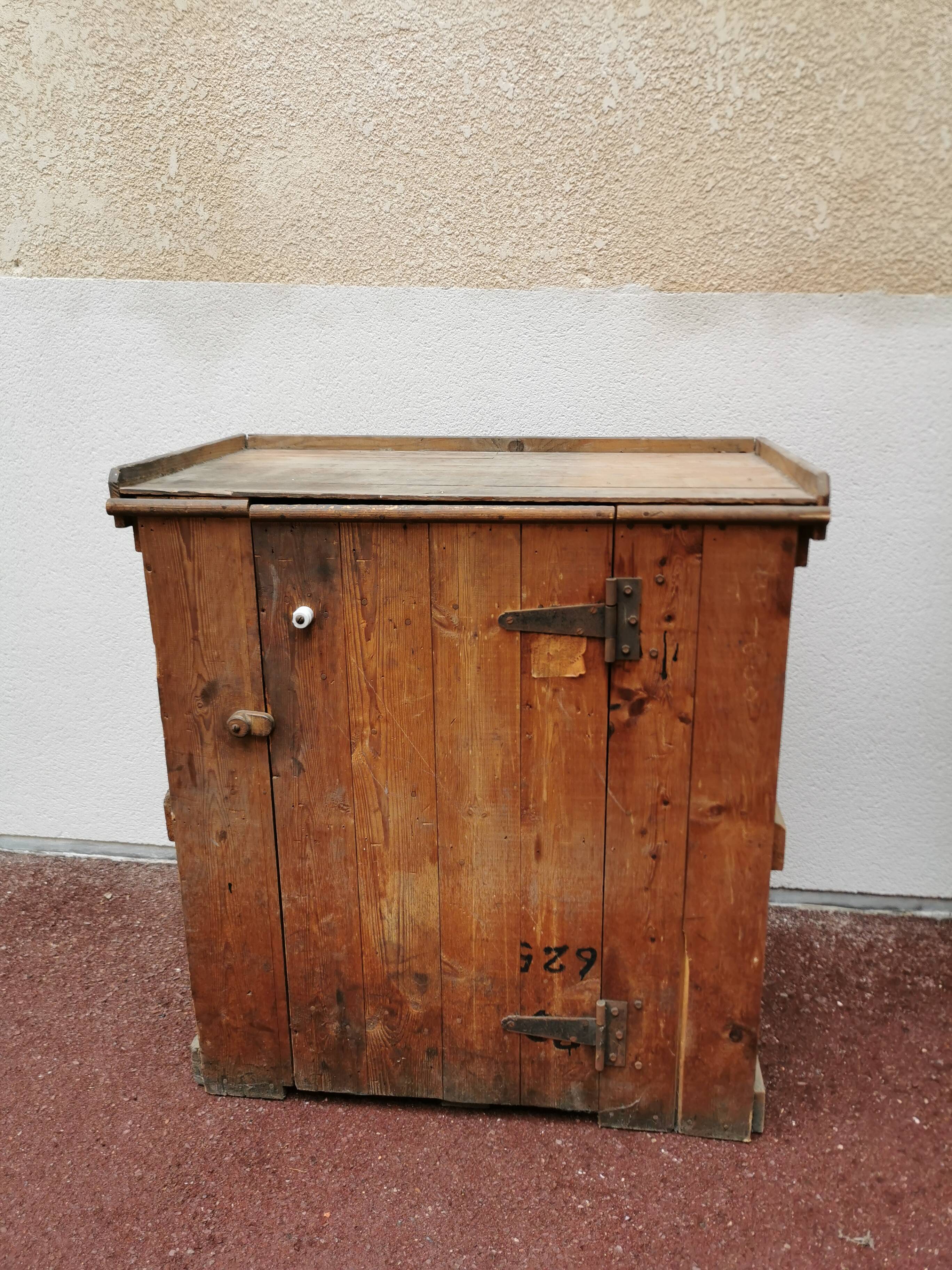 Countertop / desk n°2 made in a wooden box