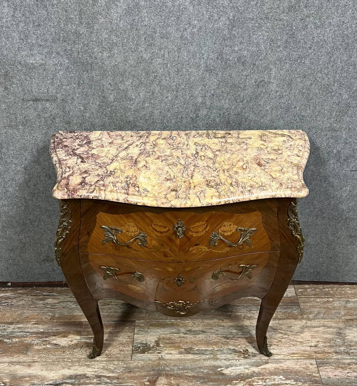 Louis XV style curved chest of drawers in marquetry