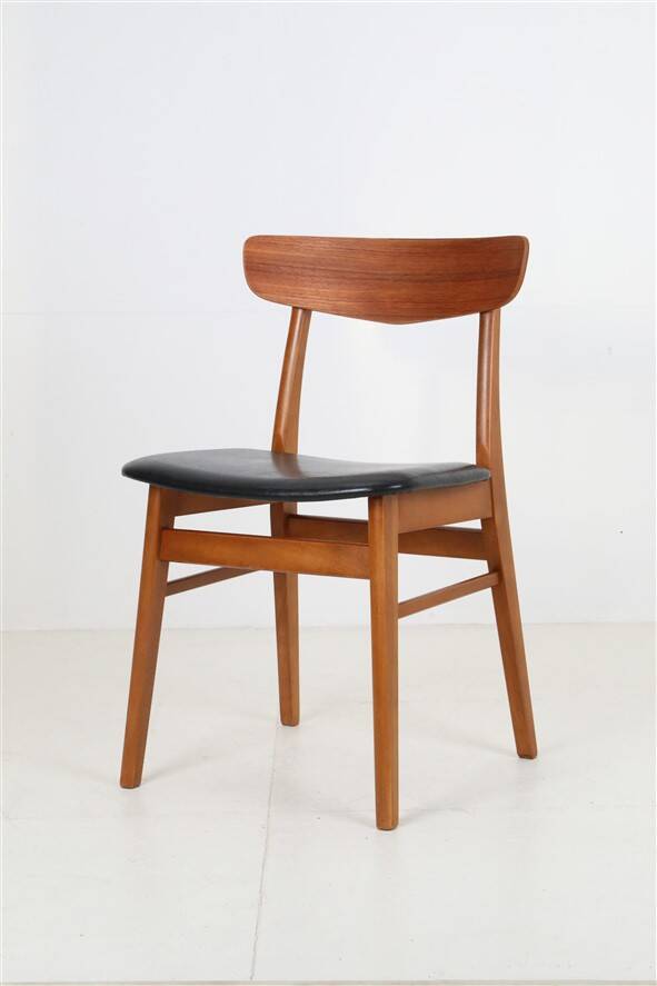 Findahl “Mosbøl” chair / 1960s / 1970s / teak / beech / skai / black / Mid Century Danish Modern Design