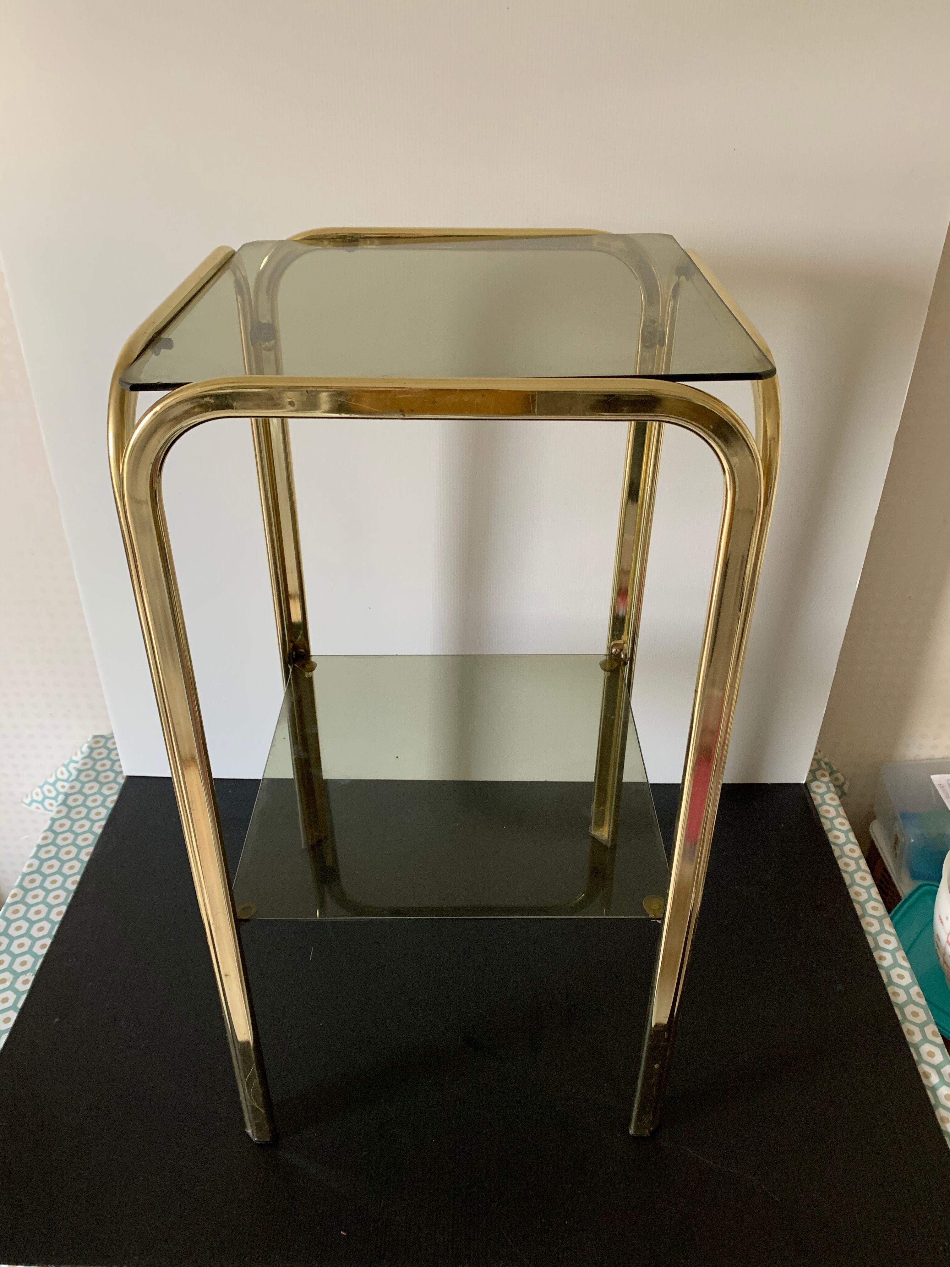 Sellette sofa tip smokes glass and gold metal