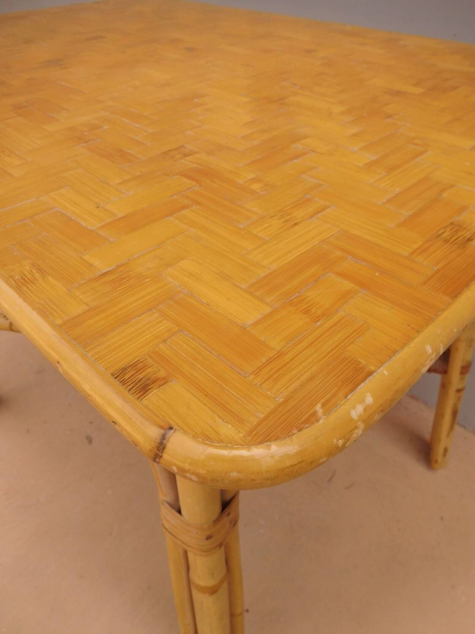 Ensemble table et chaises en rotin