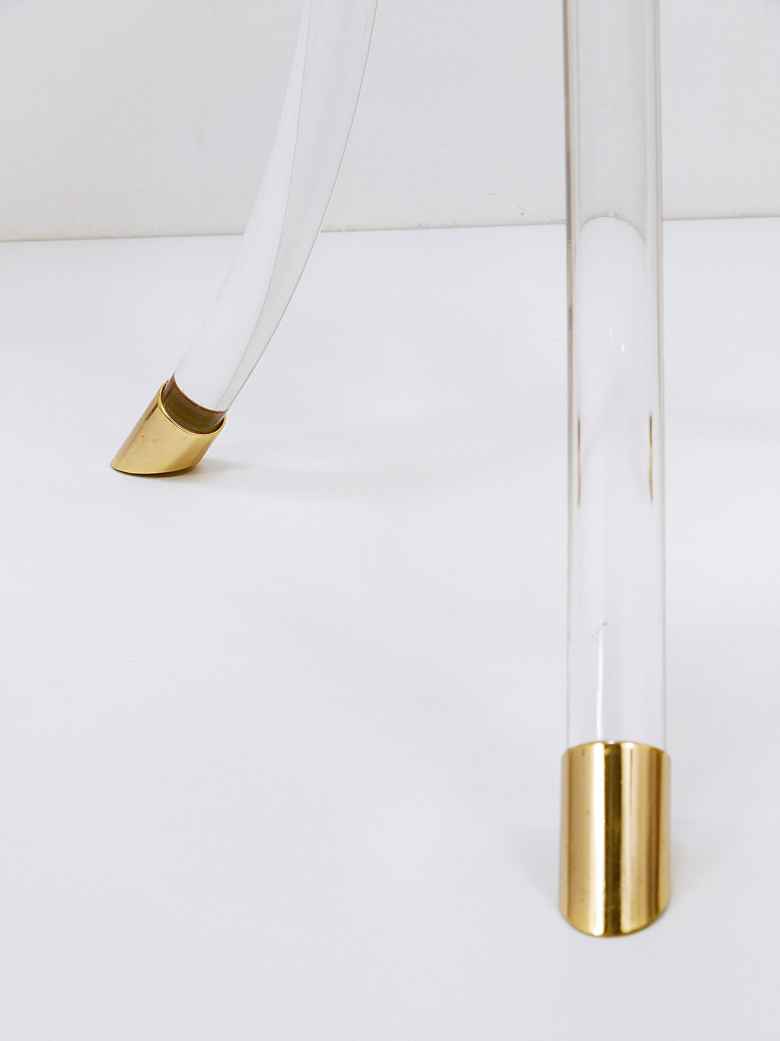 Table basse Tripode style Maison Jansen en lucite et métal doré