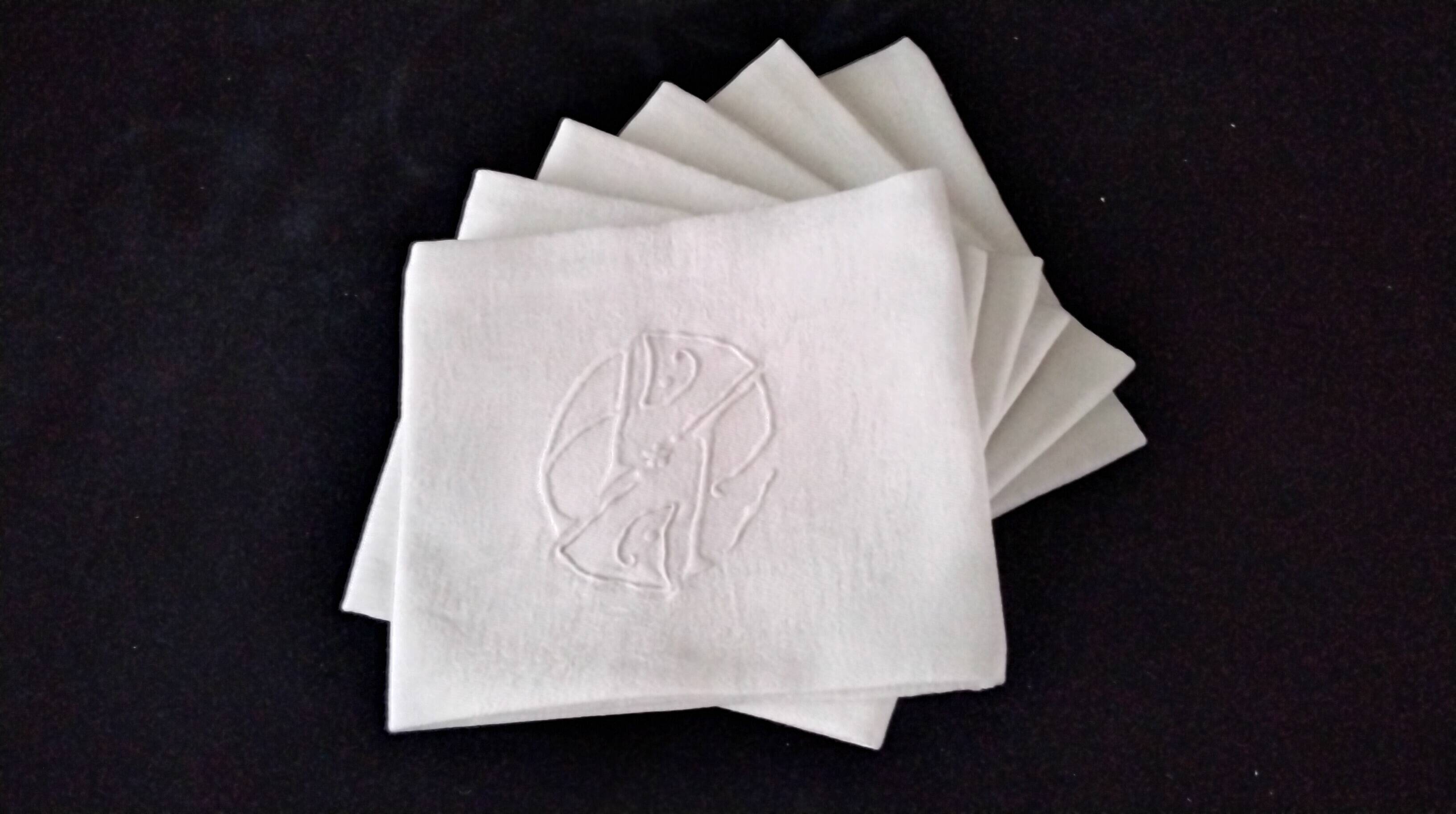 6 serviettes de table en coton damassé blanc monogrammées AP