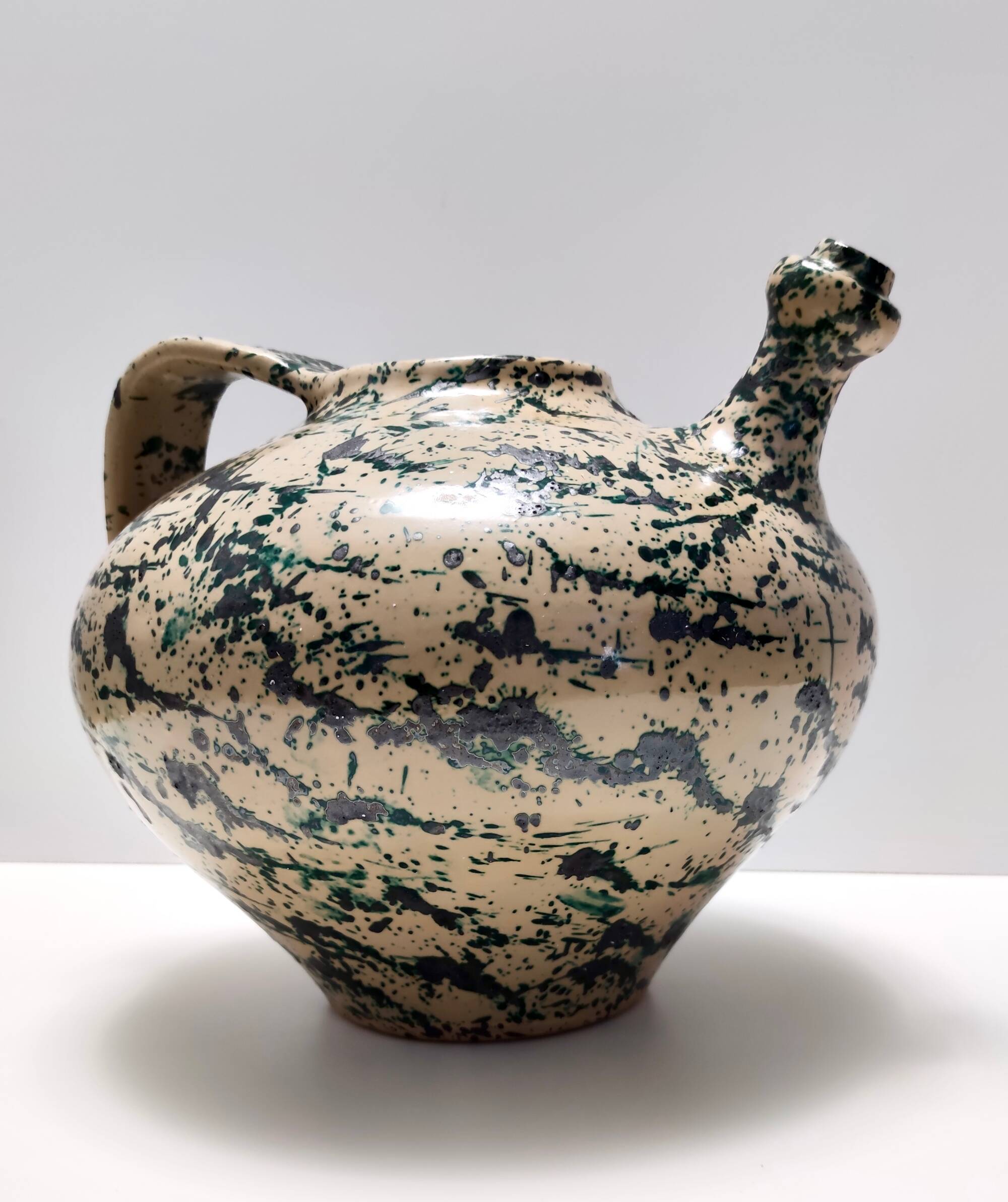 Vase vintage en terre cuite laqué et peint à la main beige et vert, Deruta