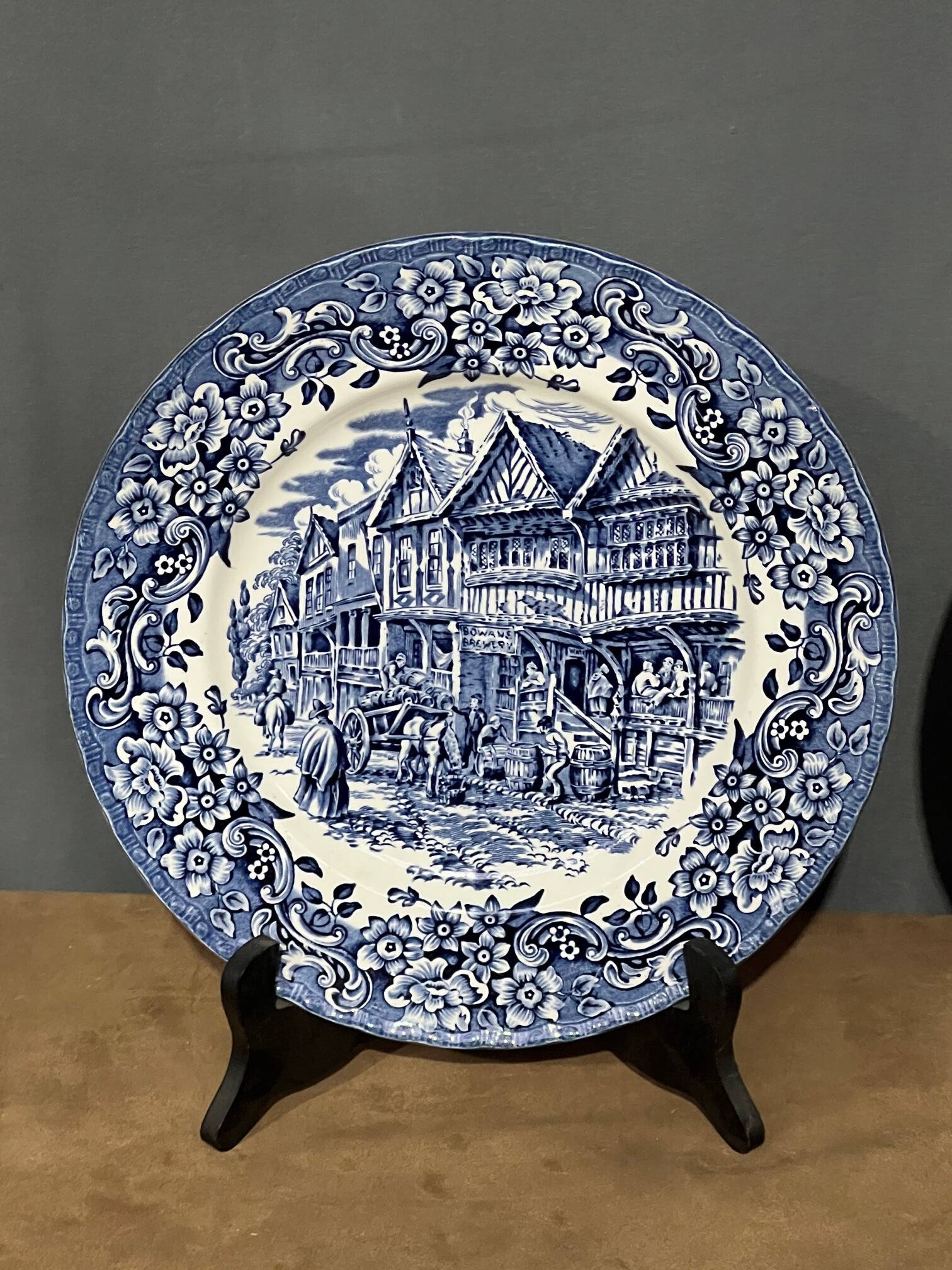 Pair of Royal Tudor Ware plates. England,