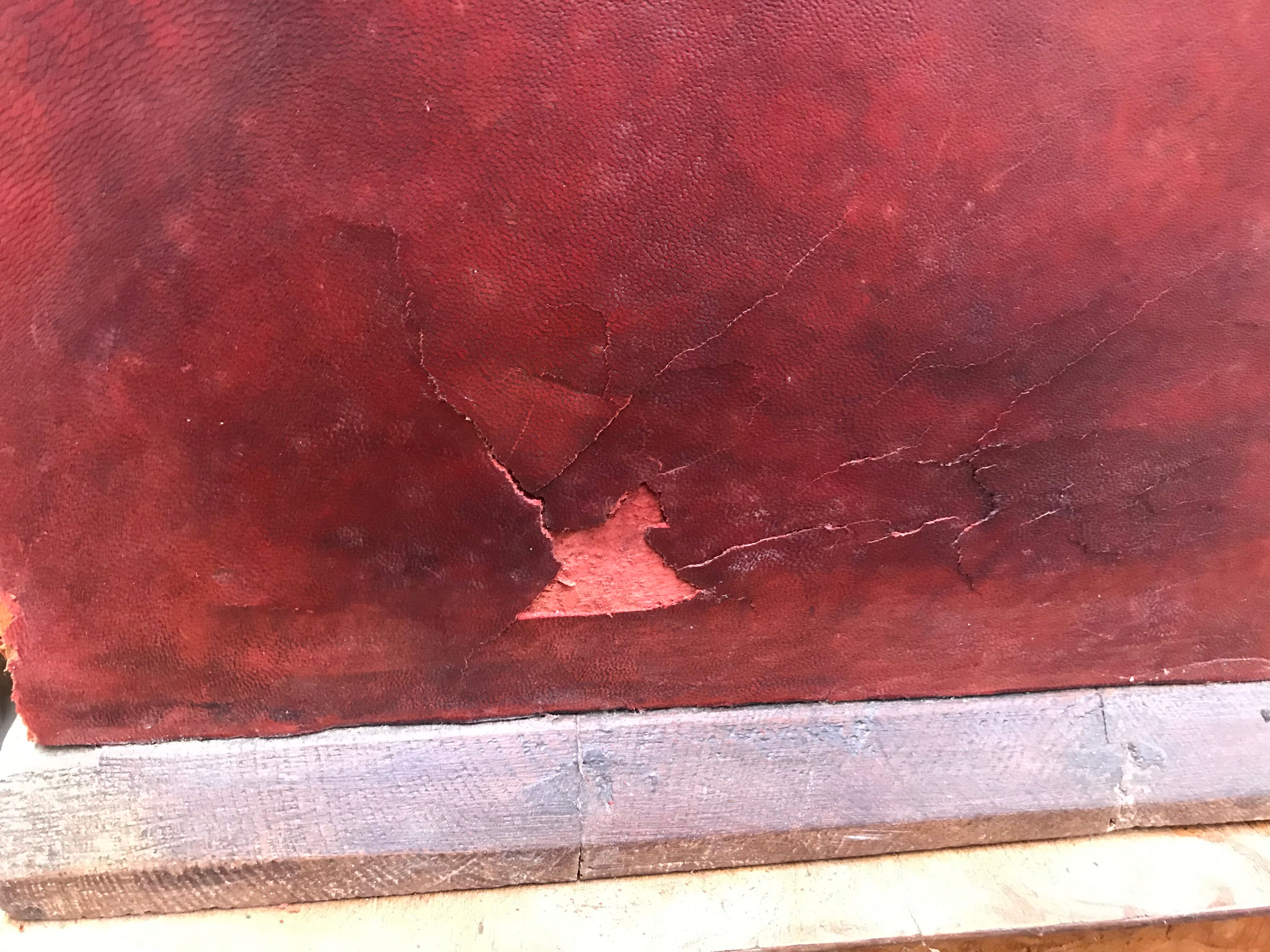 Coffre cloutés en cuir