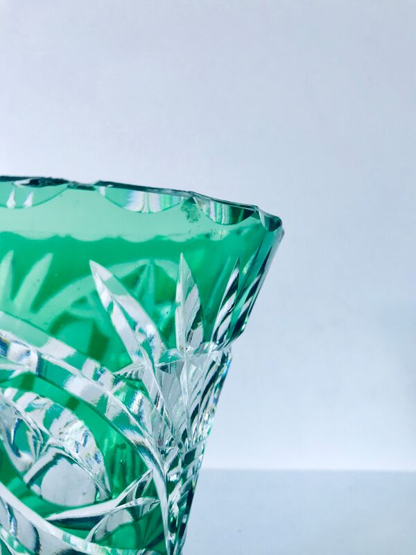Vase Art Déco en cristal taillé vert