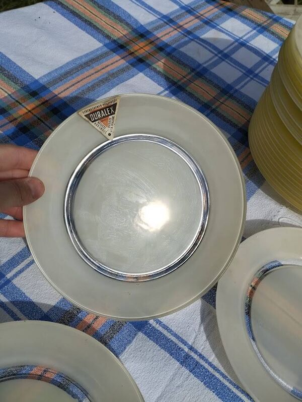 Service d’assiettes Duralex neuf 14 pièces avec étiquettes