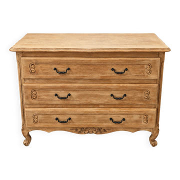 Wooden chest of drawers