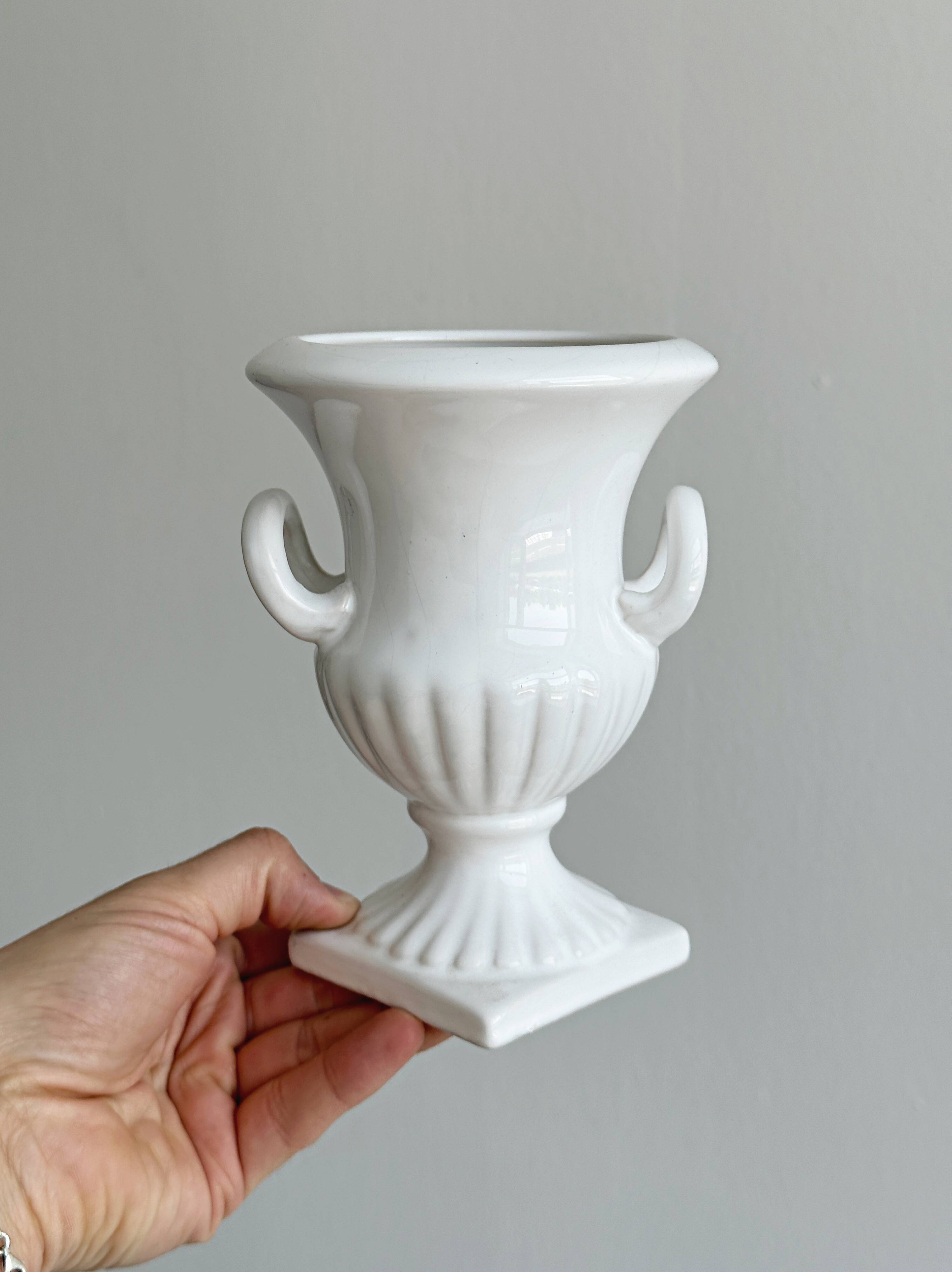 Cache-pot, white vase