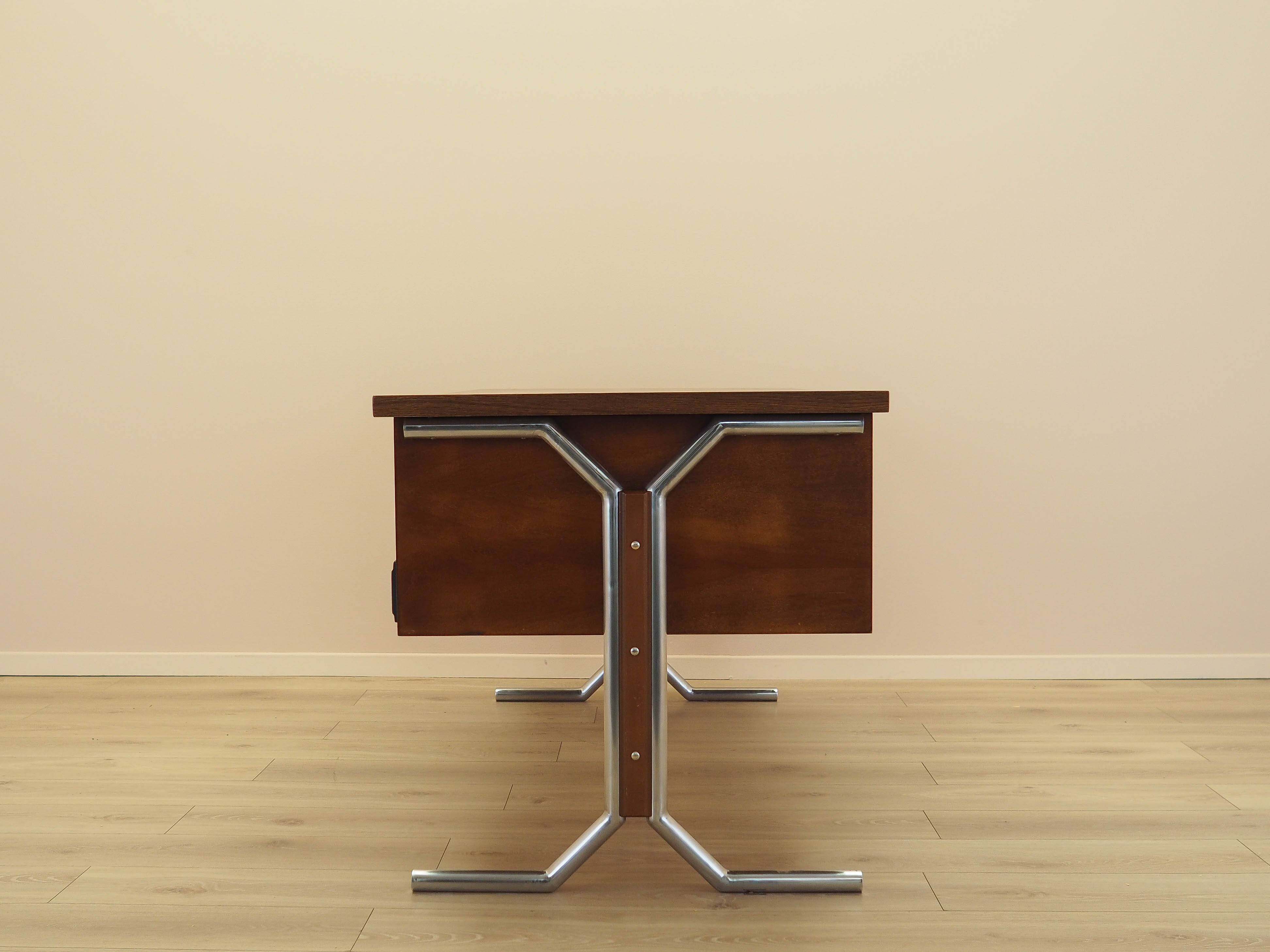 Bureau en noyer, Italie années 1970