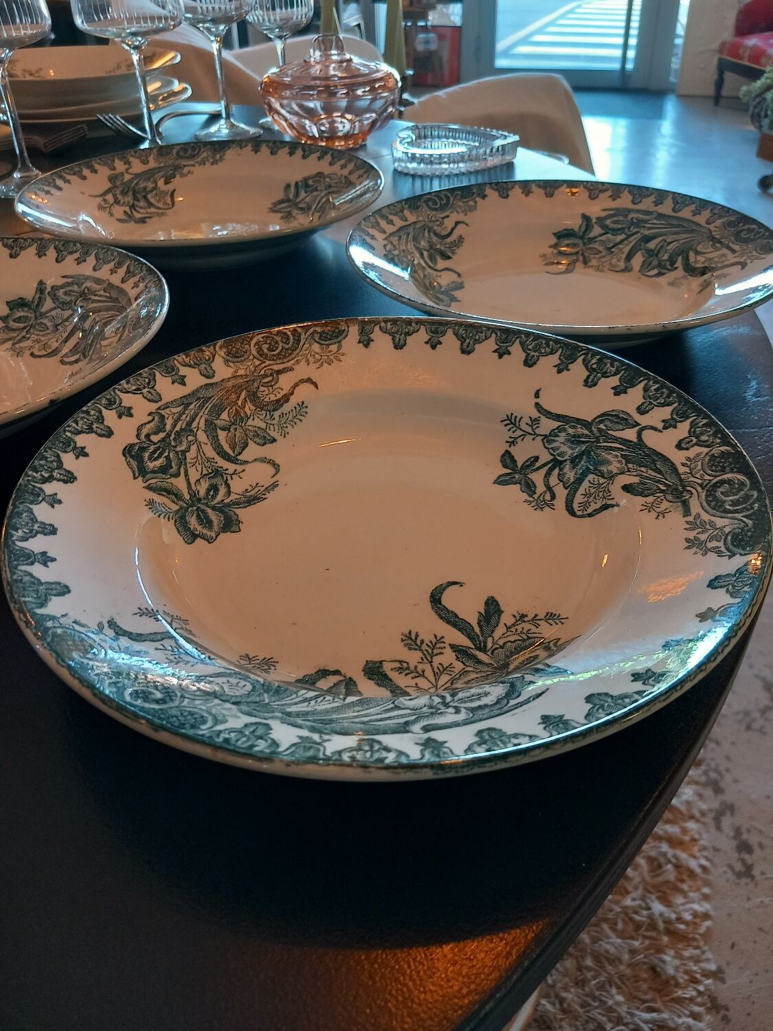 4 iron earth soup plates. Iris model.