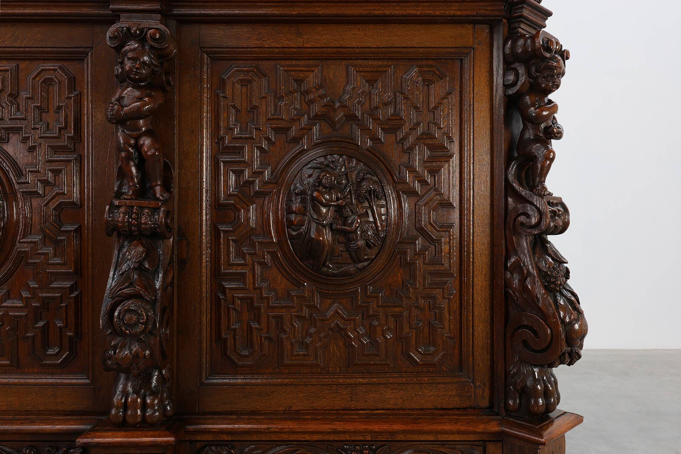 Flemish renaissance "beeldenkast" cabinet in oak wood Antwerp, ca. 1630